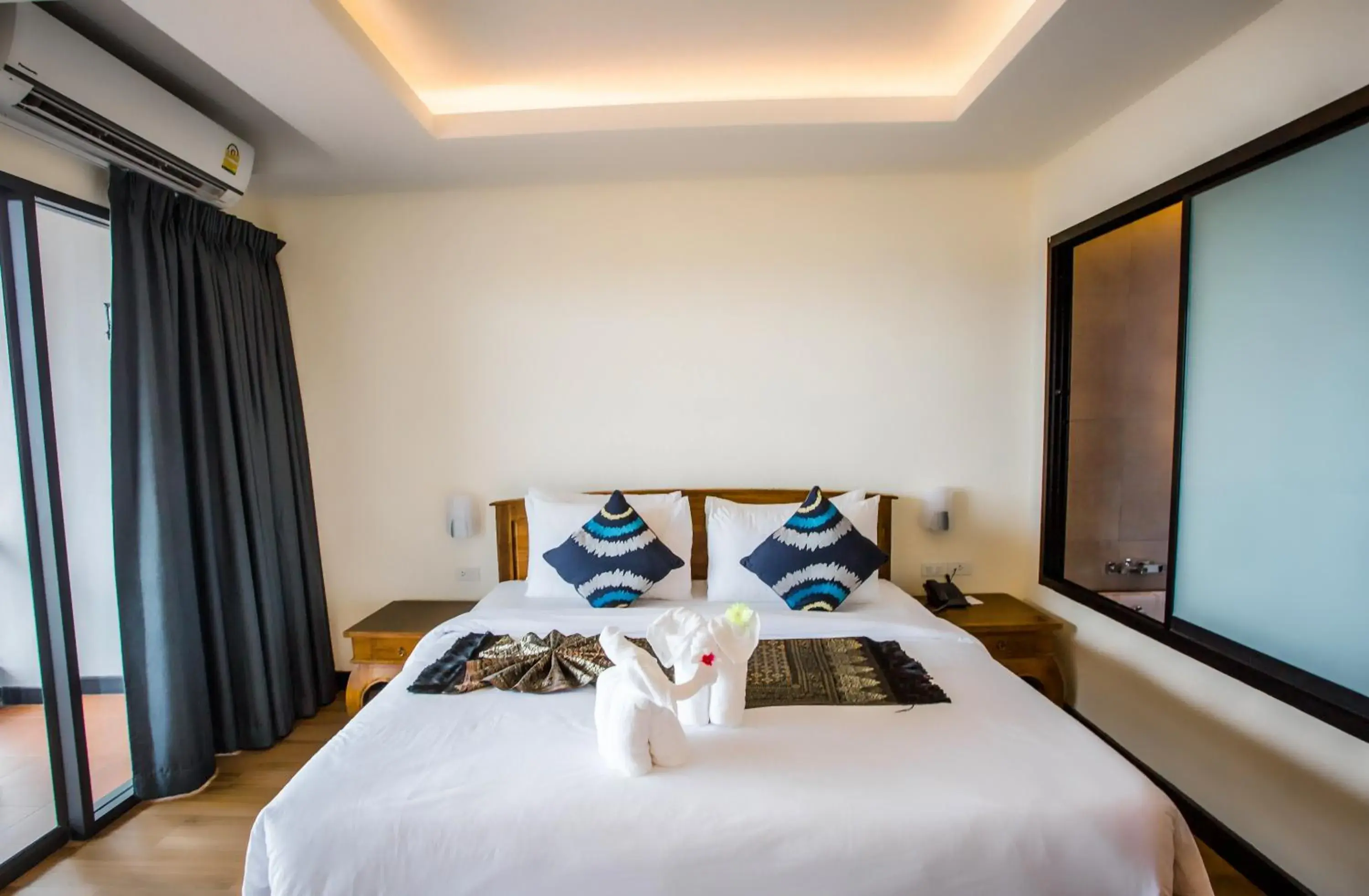 Bed in Samui Bayview Resort & Spa