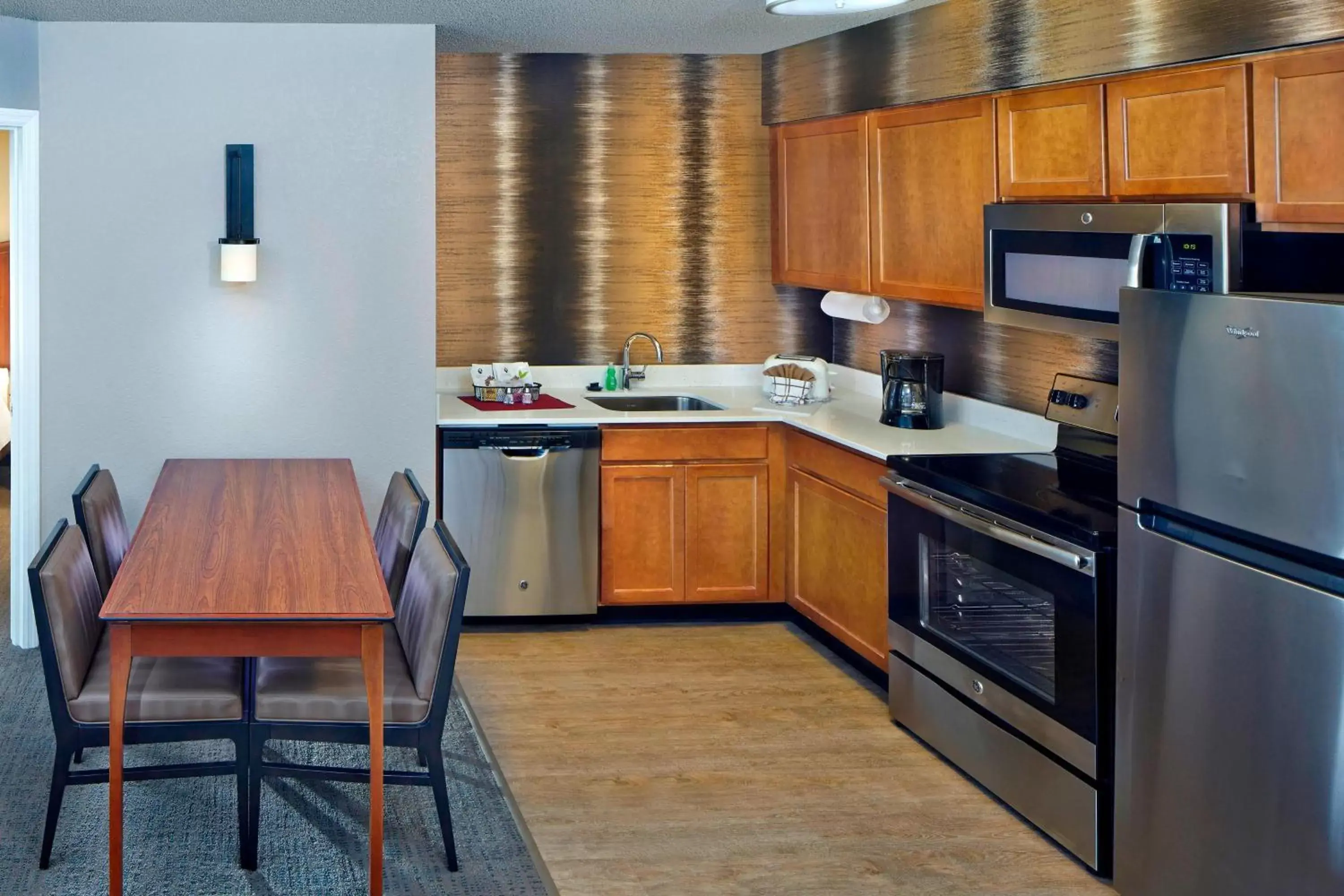 Bedroom, Kitchen/Kitchenette in Residence Inn by Marriott Fort Lauderdale Weston