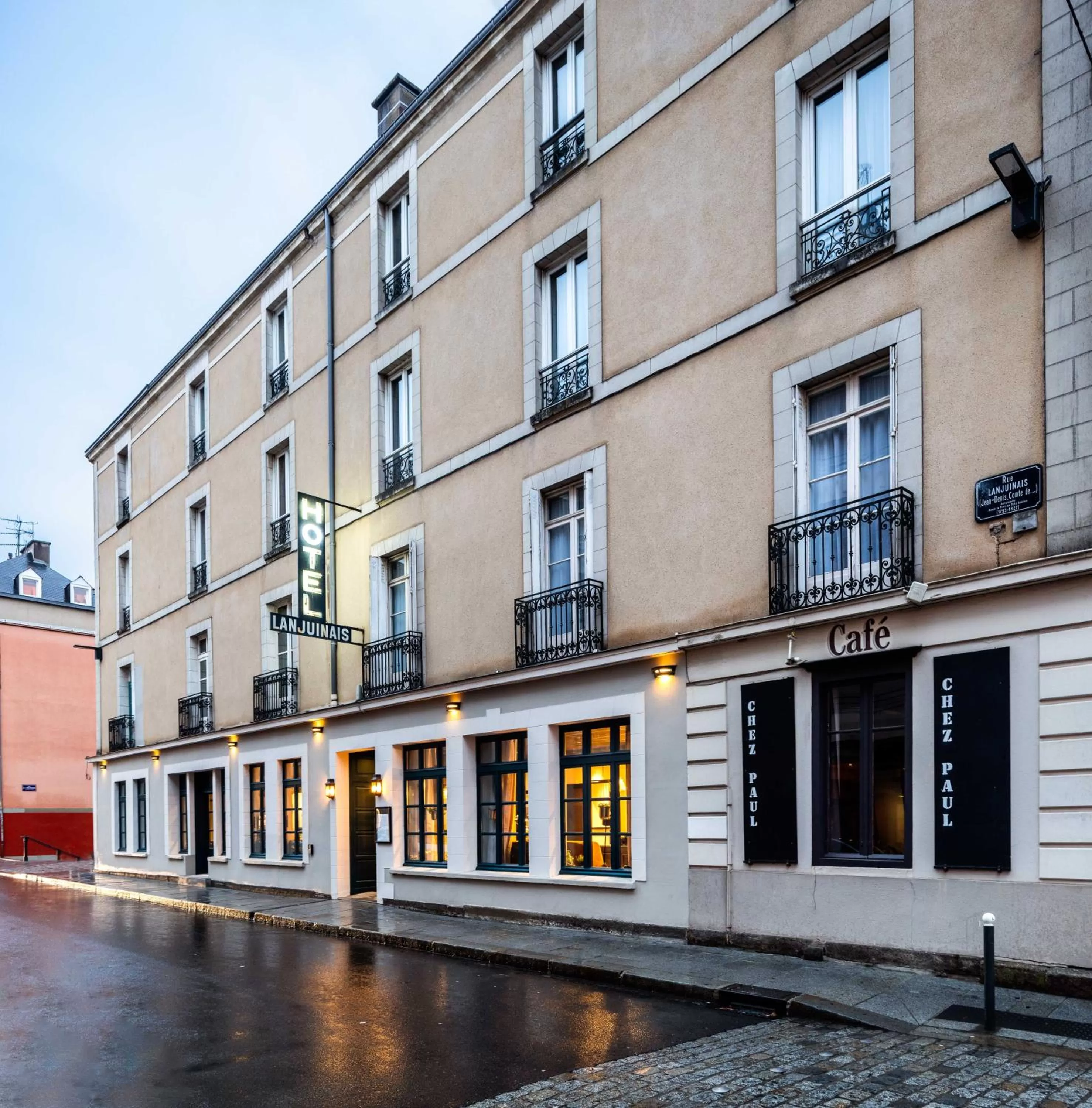 Facade/entrance in Hôtel Lanjuinais
