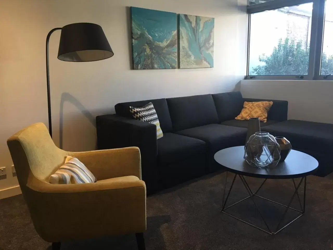 Living room, Lounge/Bar in Silkari Suites at Chatswood