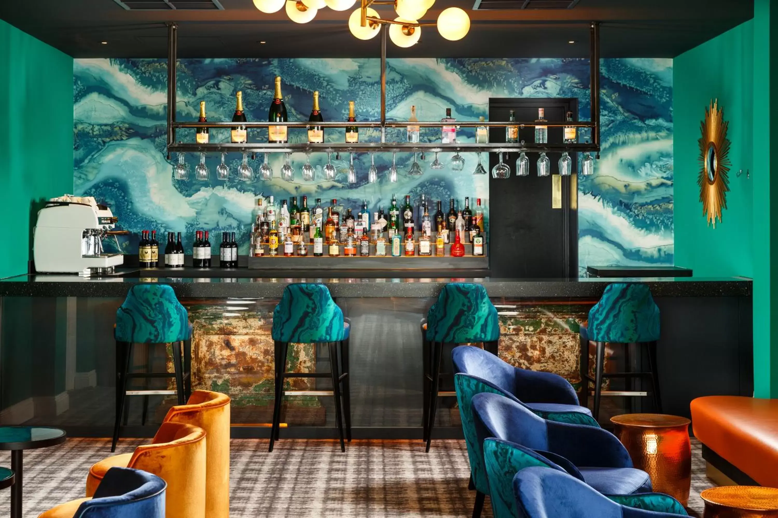 Lounge or bar, Lounge/Bar in Mercure Brighton Seafront Hotel