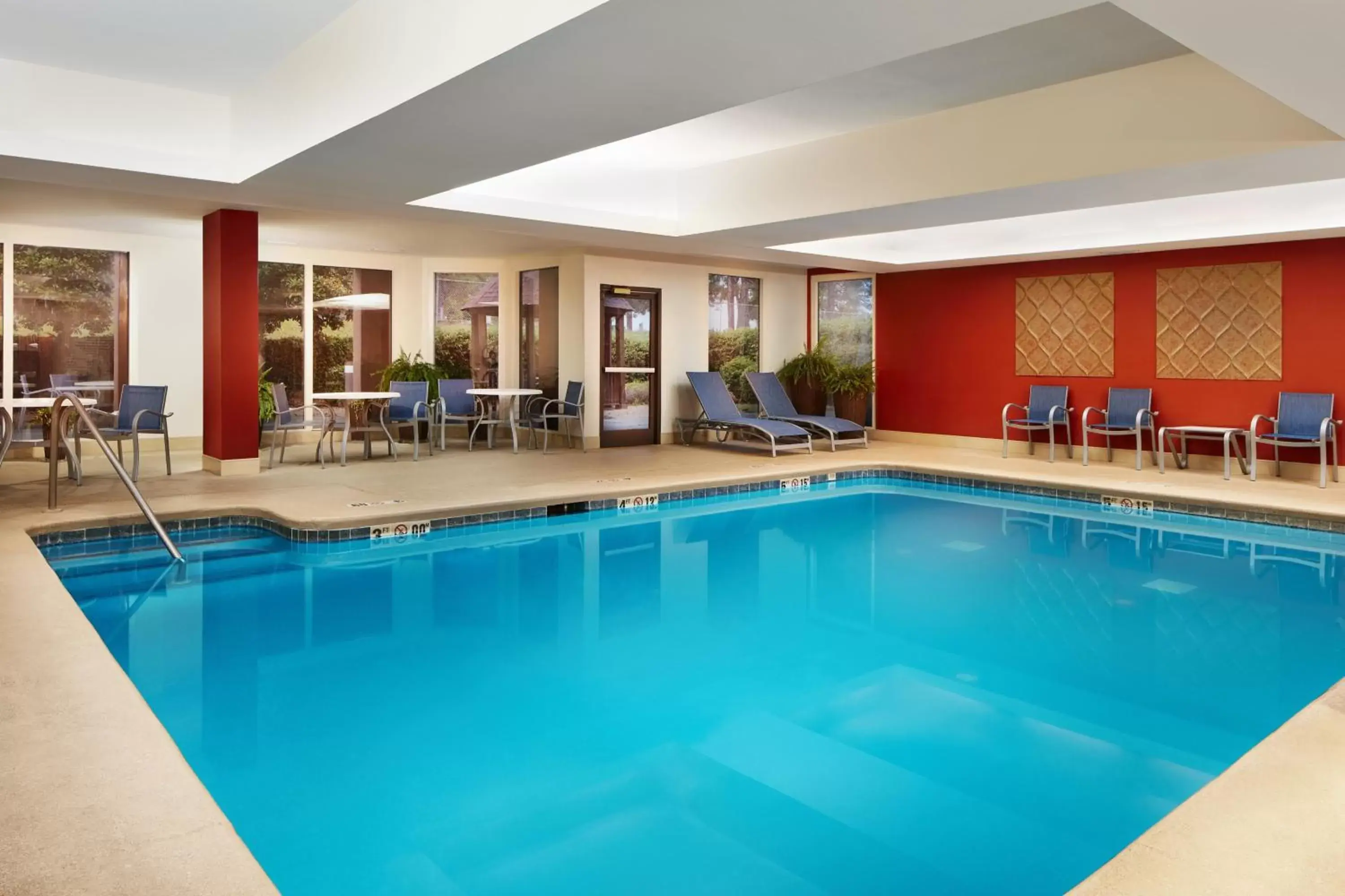 Swimming pool in Holiday Inn Express Tifton by IHG Swimming pool in Holiday Inn Express Tifton by IHG