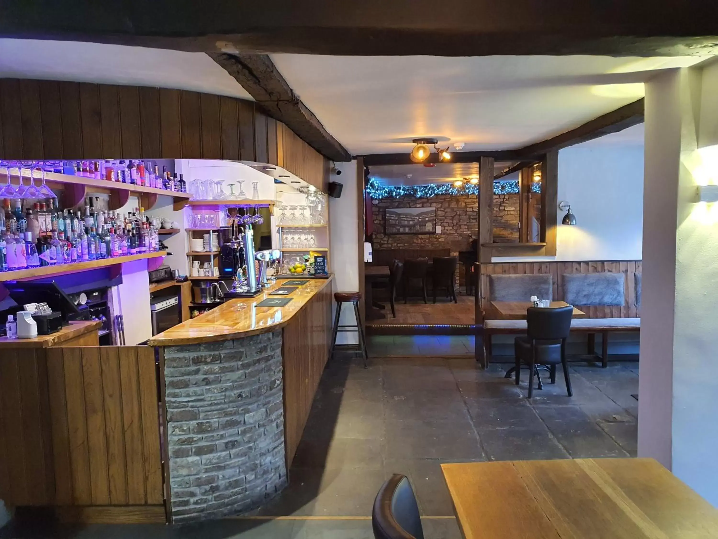 Restaurant/places to eat, Lounge/Bar in Dragon Inn