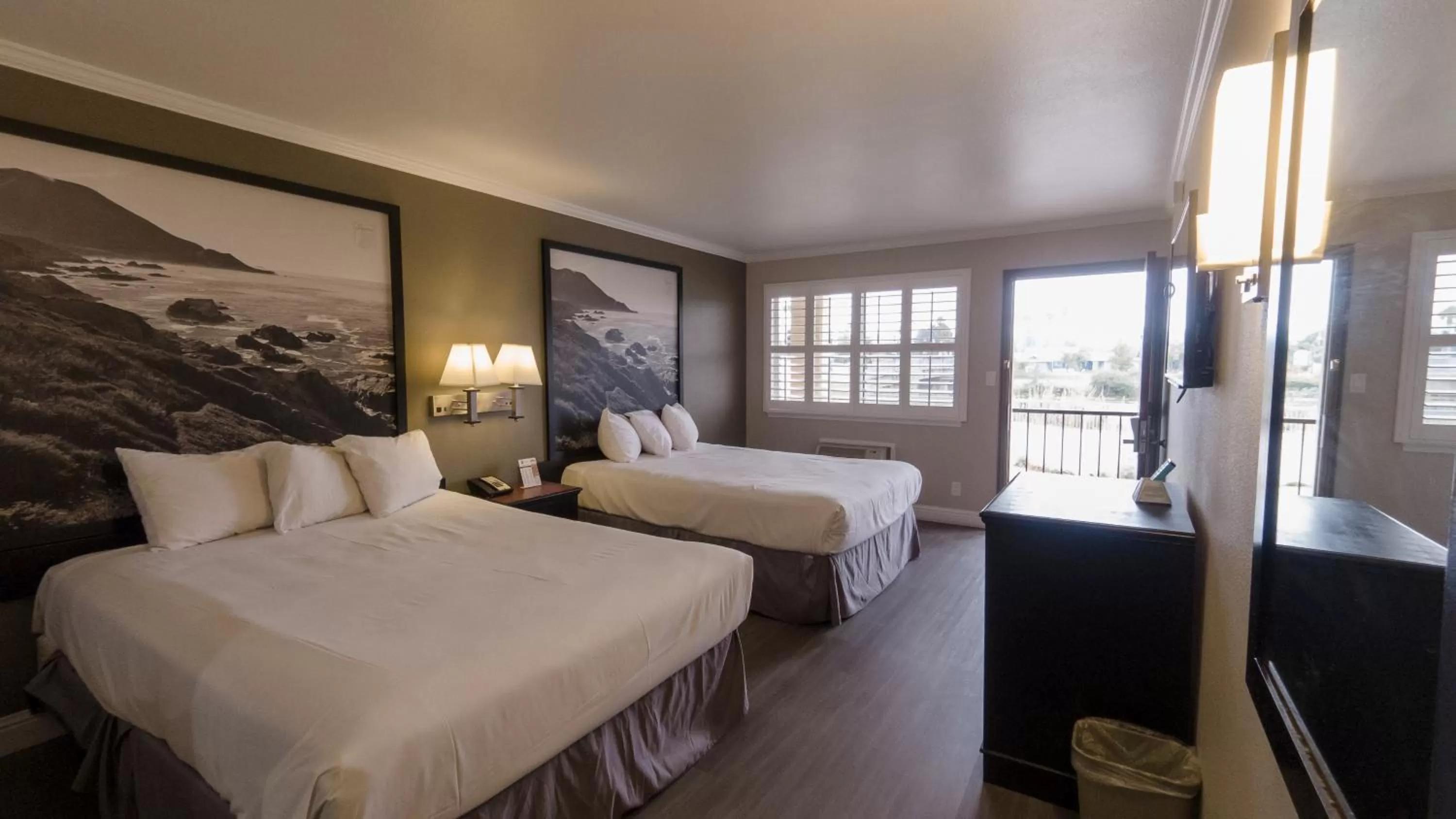 Photo of the whole room, Bed in Super 8 by Wyndham Santa Cruz Beach