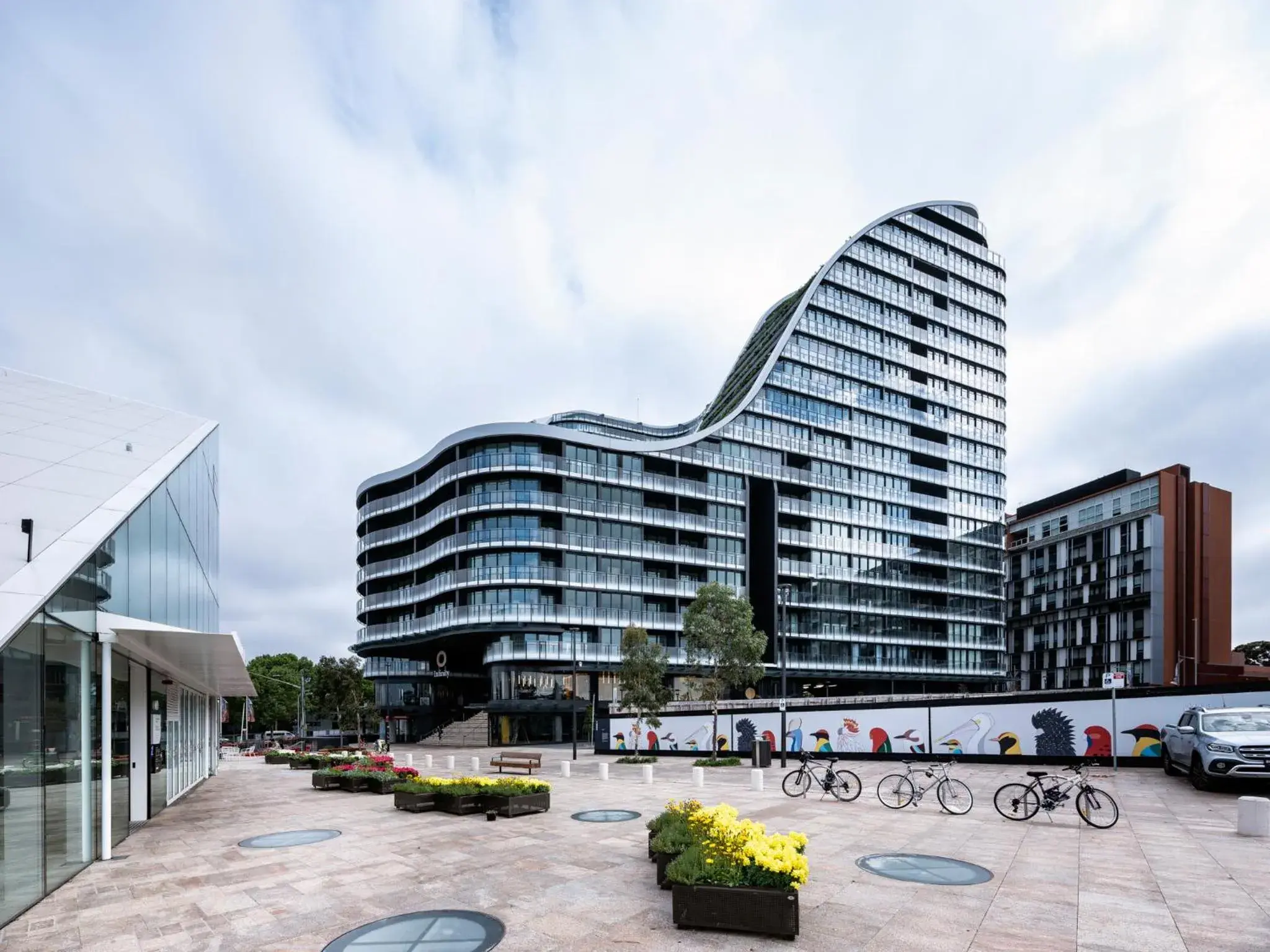 Swimming pool, Property Building in SKYE Suites Green Square