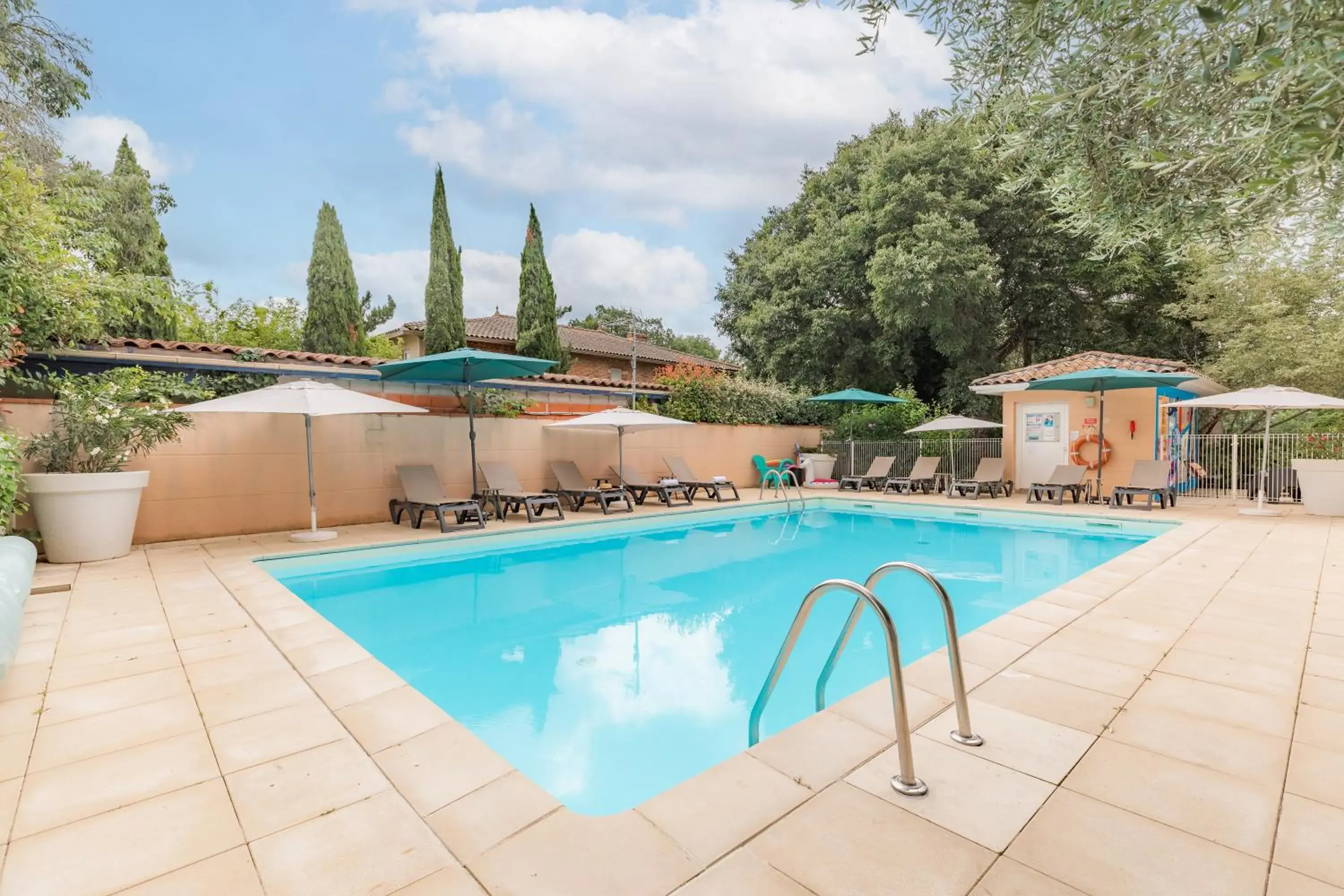 Swimming Pool in Park & Suites Village Toulouse-Colomiers