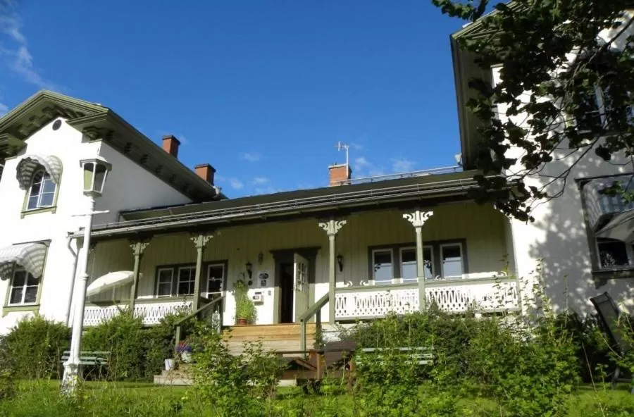 Facade/entrance in Sköna Rum Fryksta