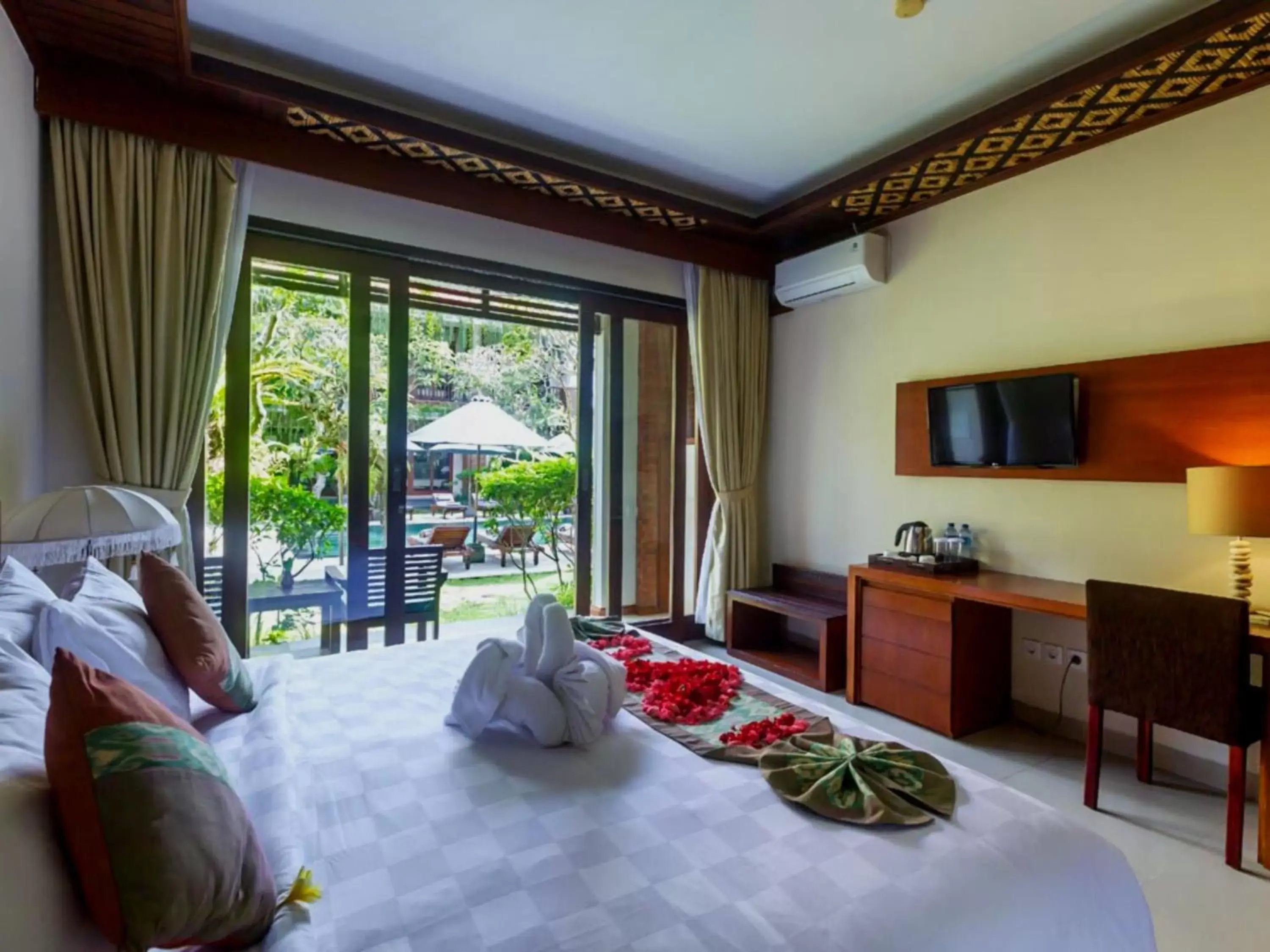 Bed in Awatara Boutique Resort Ubud