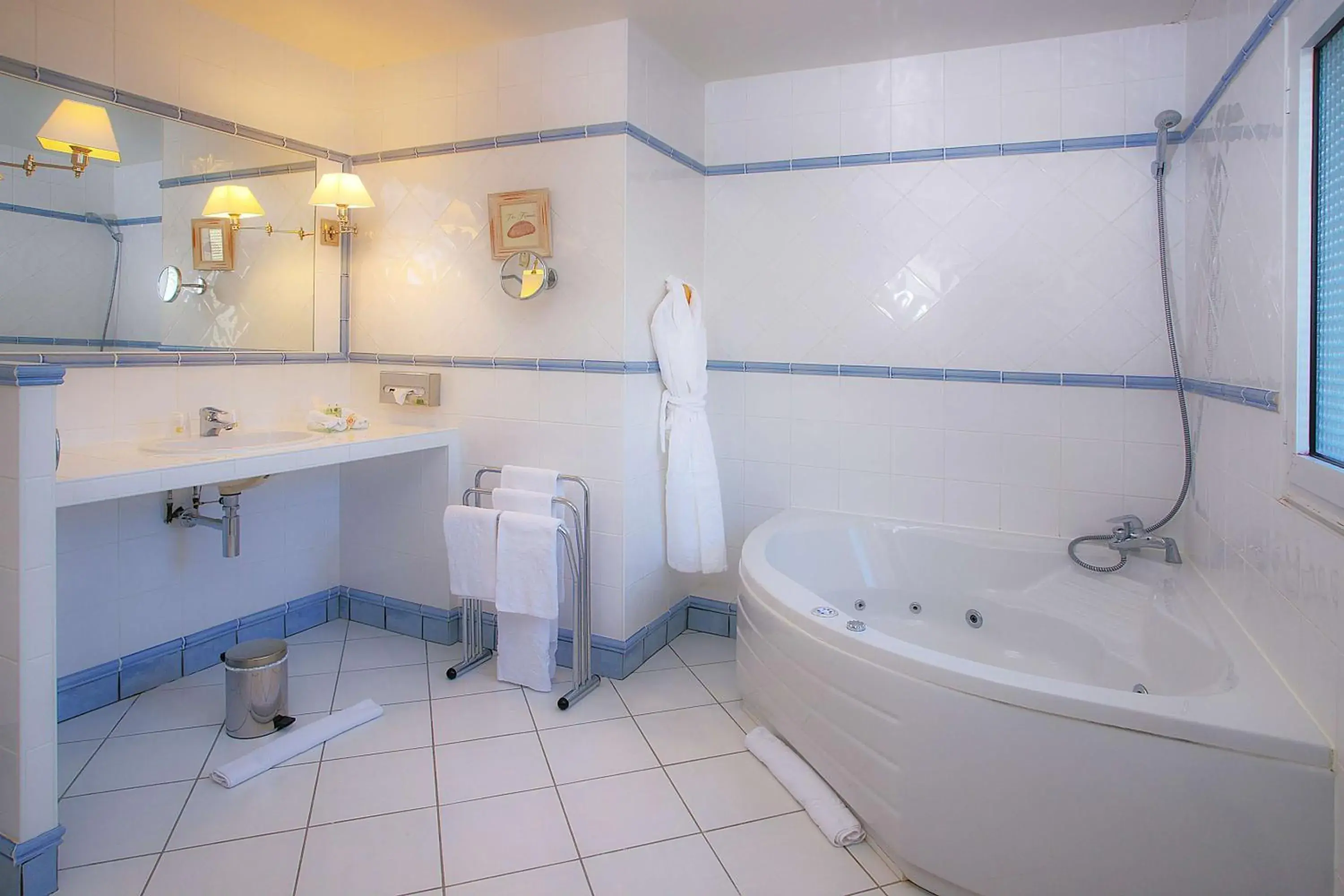 Photo of the whole room, Bathroom in Best Western Plus Hostellerie Du Vallon