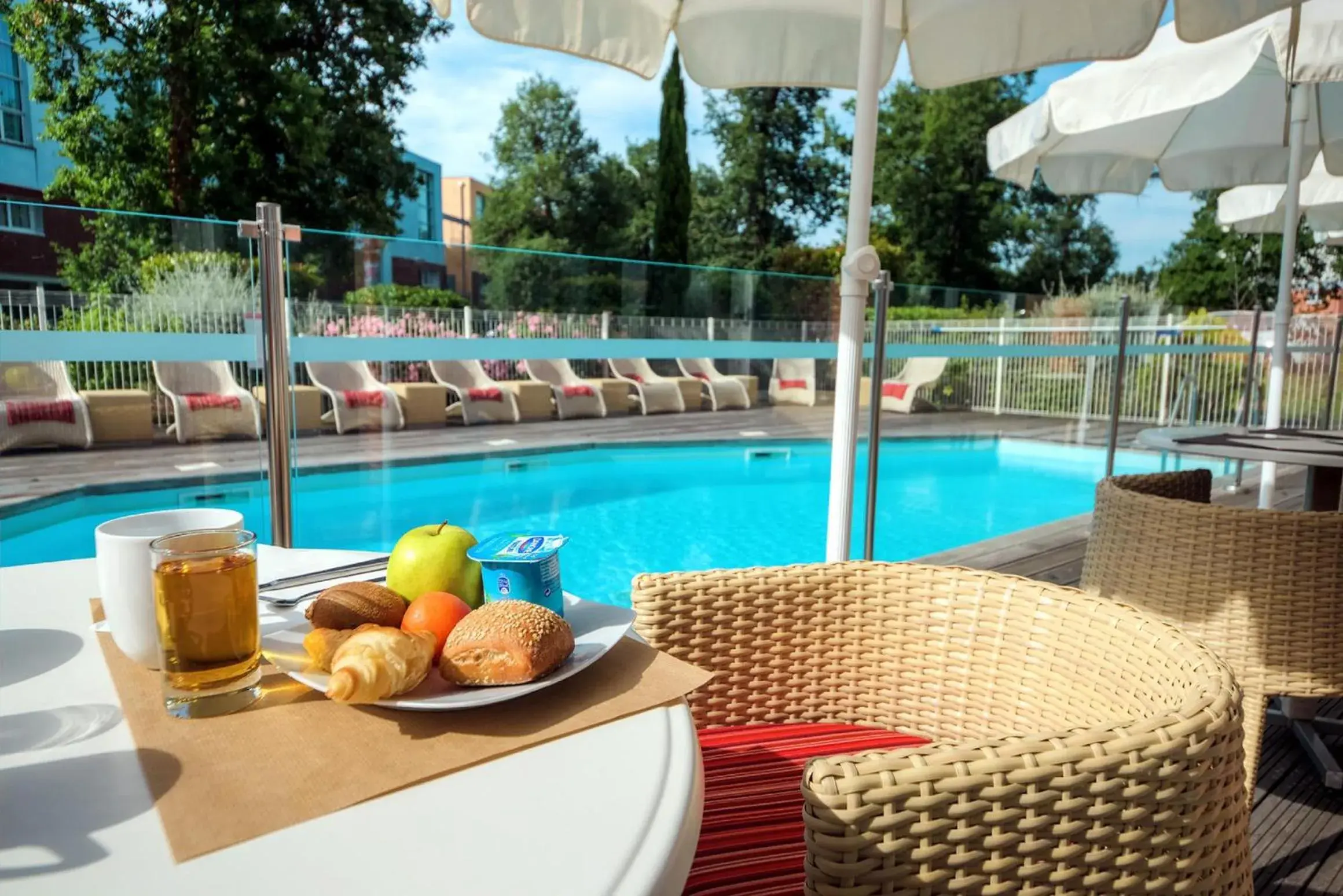 Swimming Pool in Zenitude Hôtel-Résidences Le Parc de l'Escale