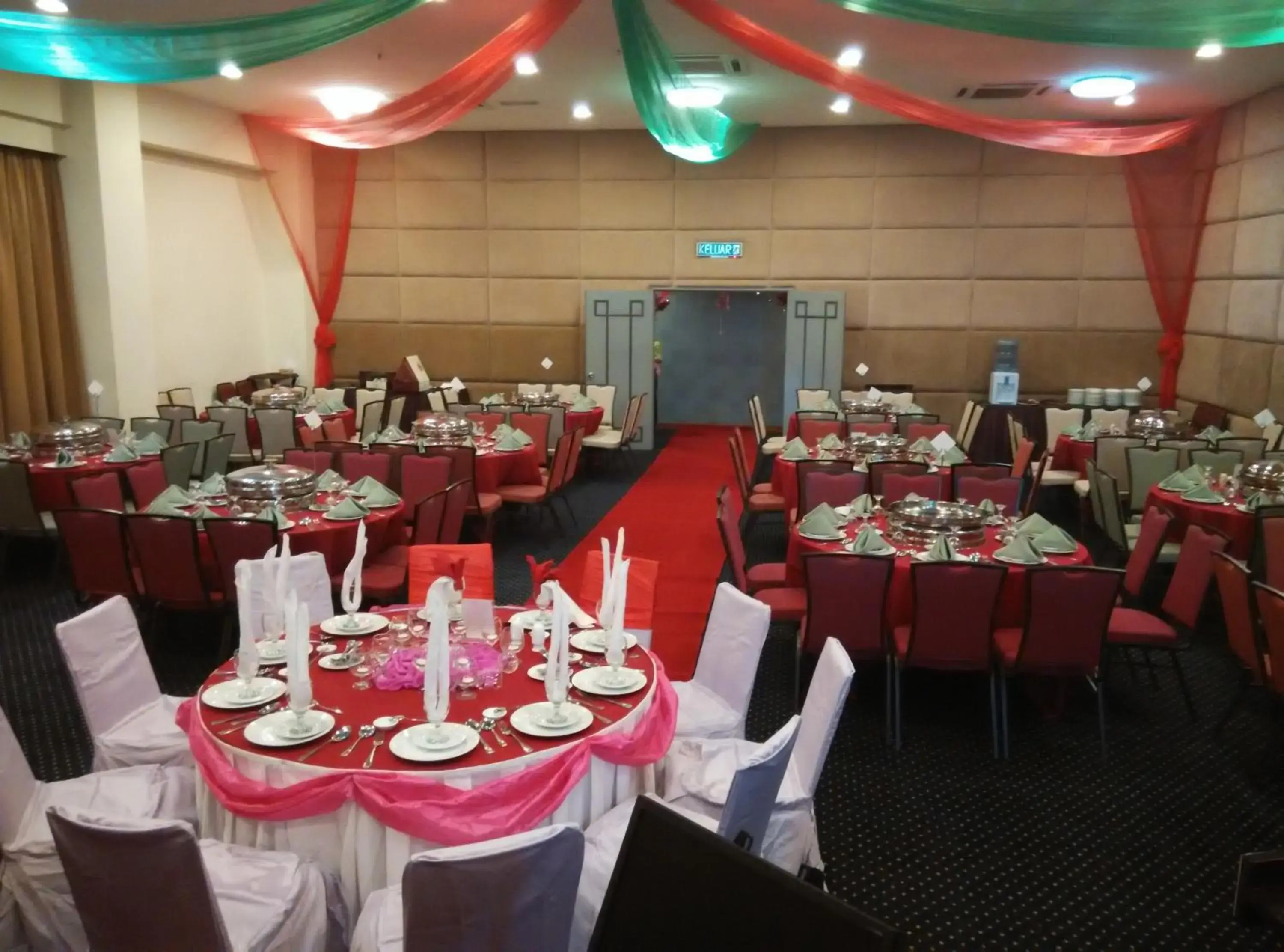 Banquet/Function facilities, Restaurant/Places to Eat in The Pavilion Hotel