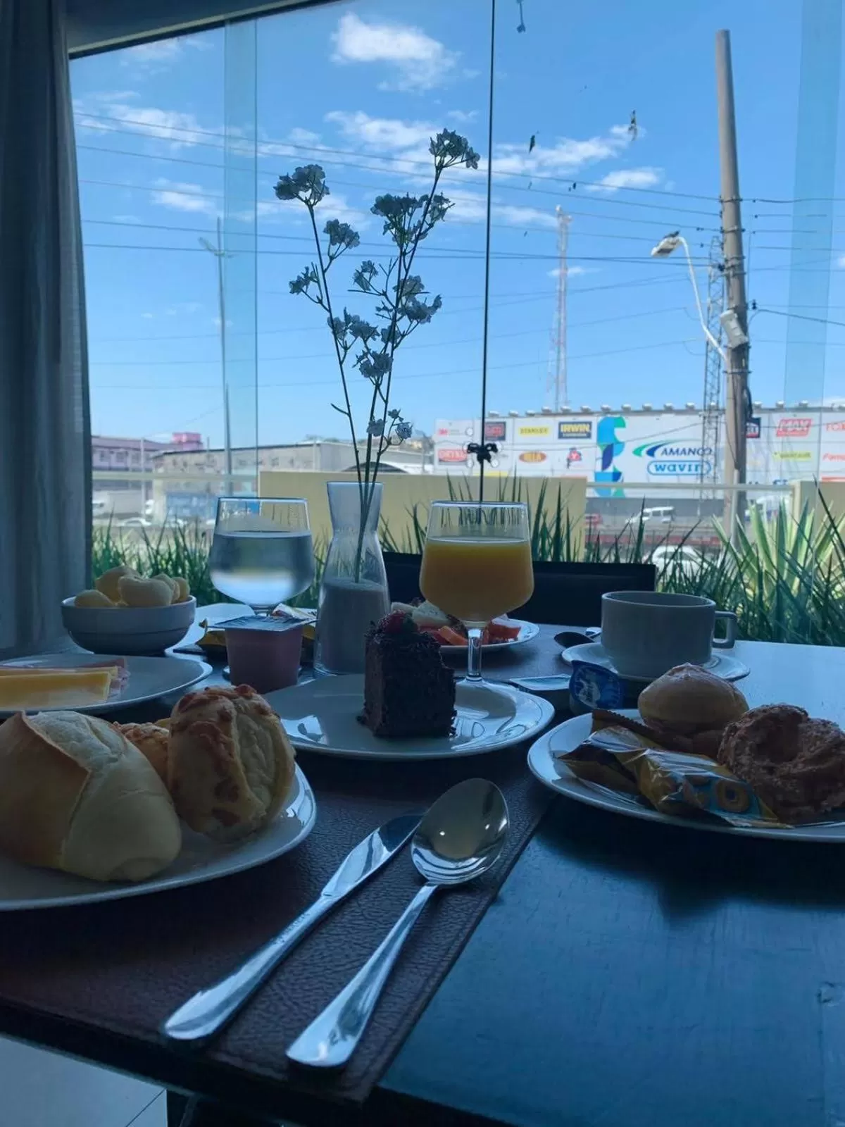 Restaurant/places to eat in Nobile Inn Dutra Rio De Janeiro