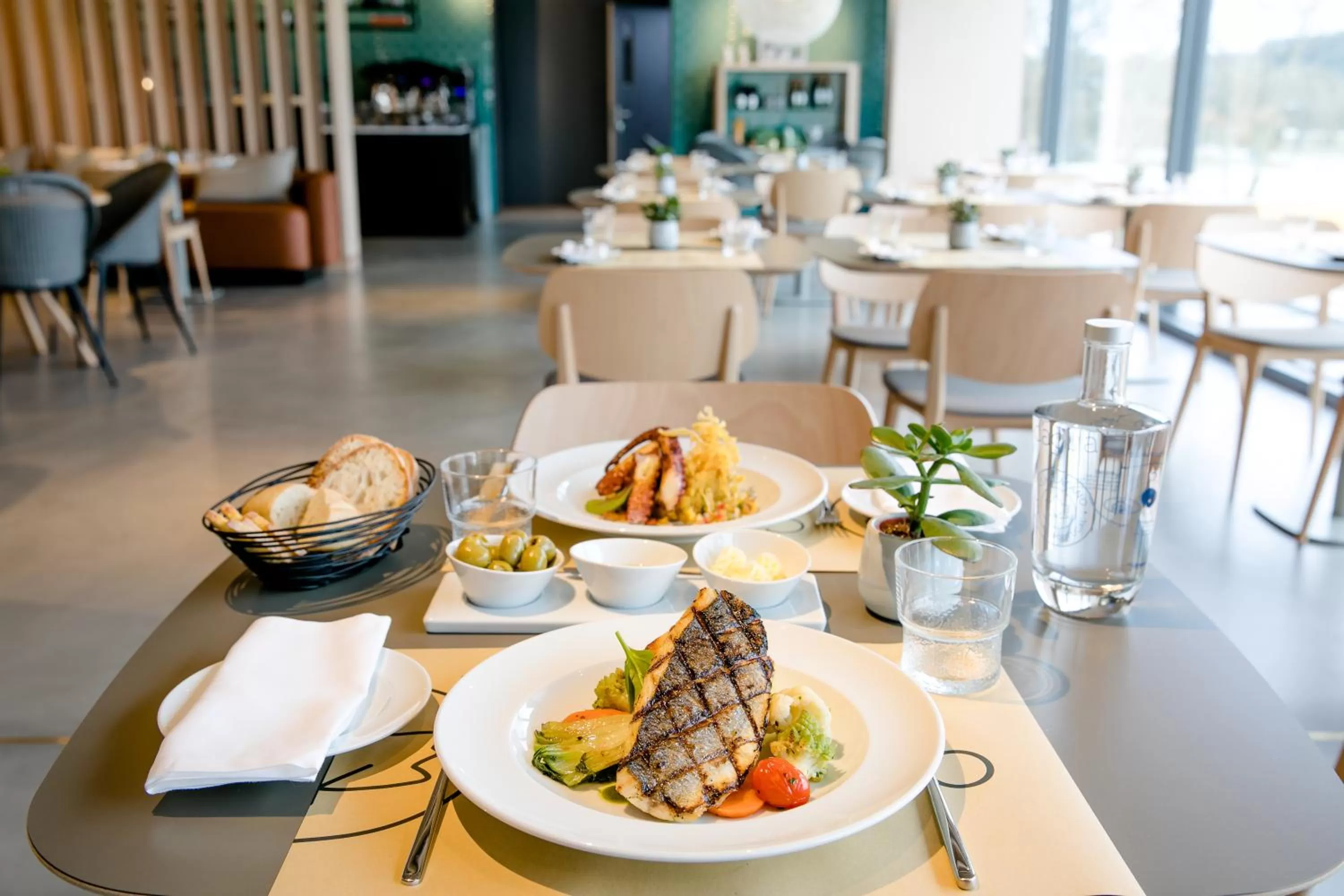 Restaurant/places to eat in Mercure Fátima