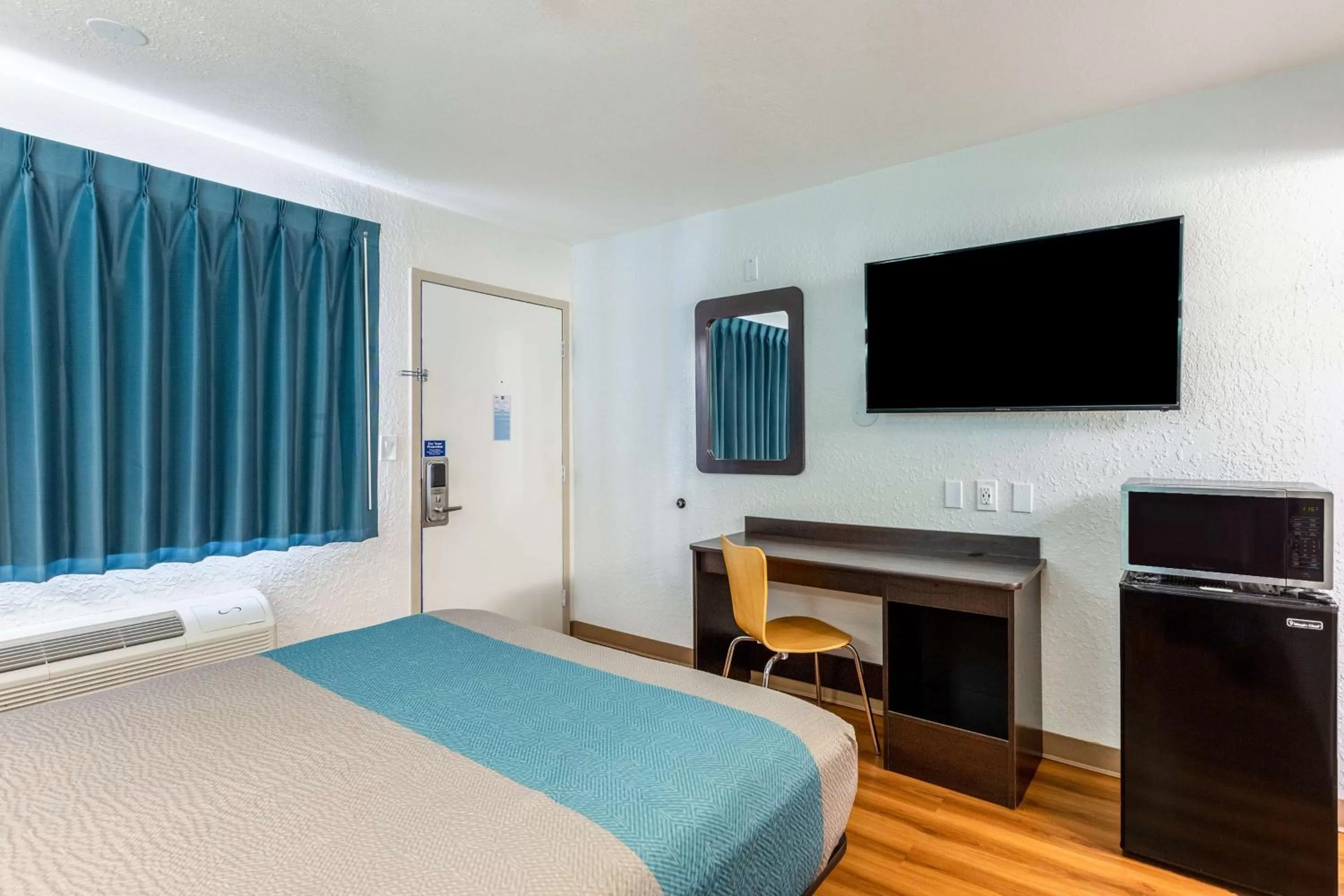 Photo of the whole room, Bed in Motel 6-Valdosta, GA - University