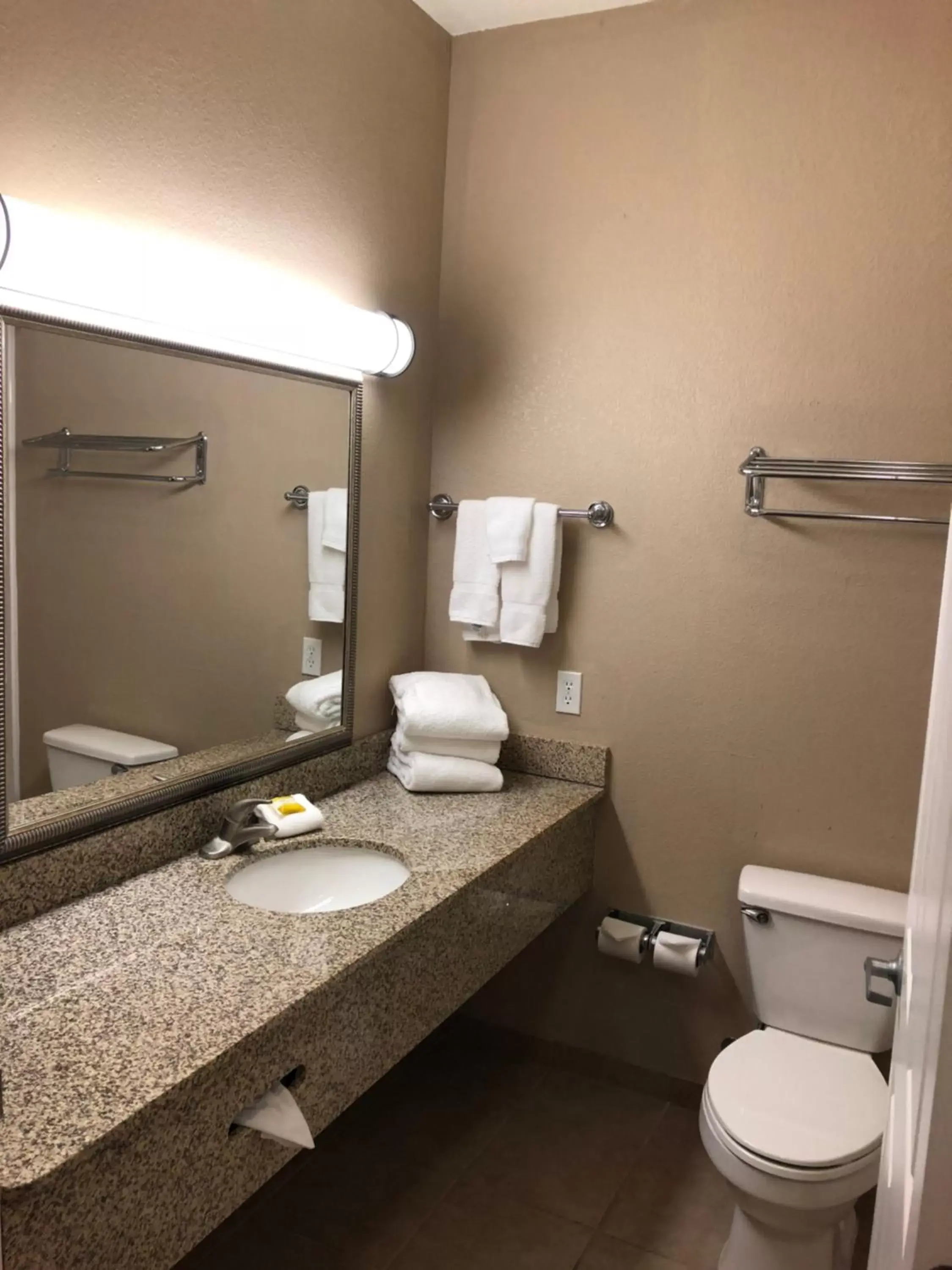 Bathroom in Americas Best Value Inn - Gun Barrel City