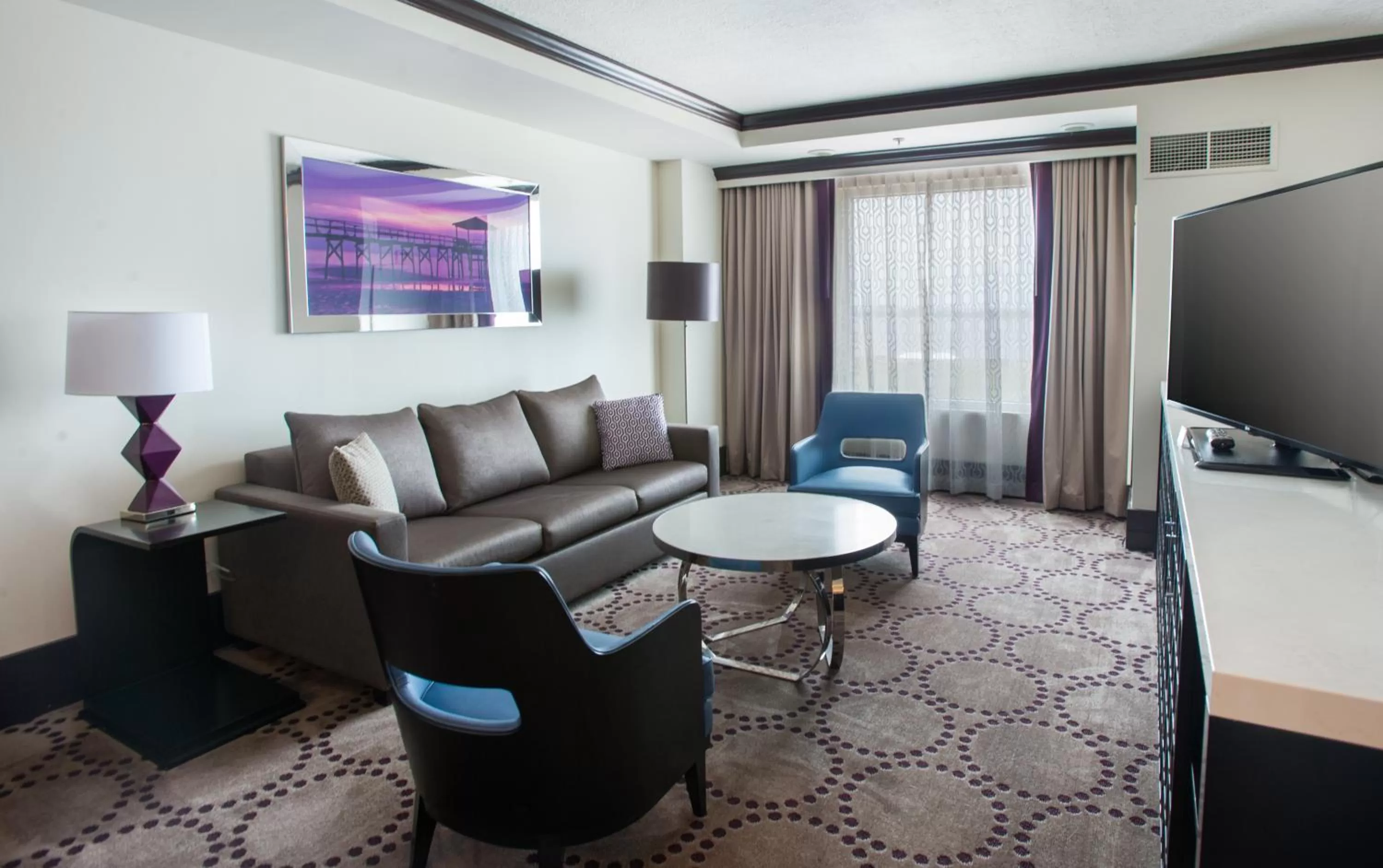 Living room in Harrah's Gulf Coast, A Caesars Destination