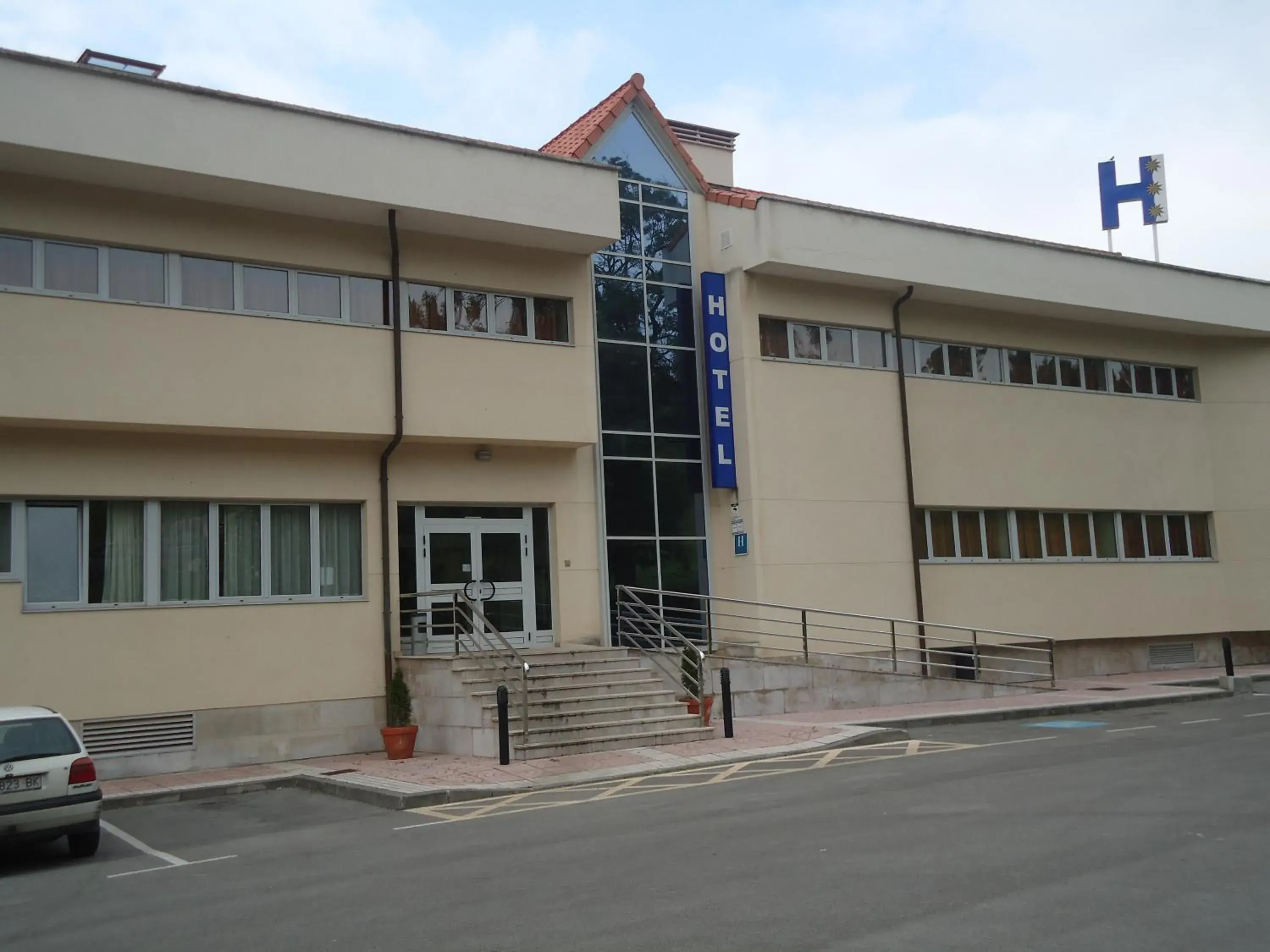 Facade/entrance, Property Building in Hotel Palacio de Asturias