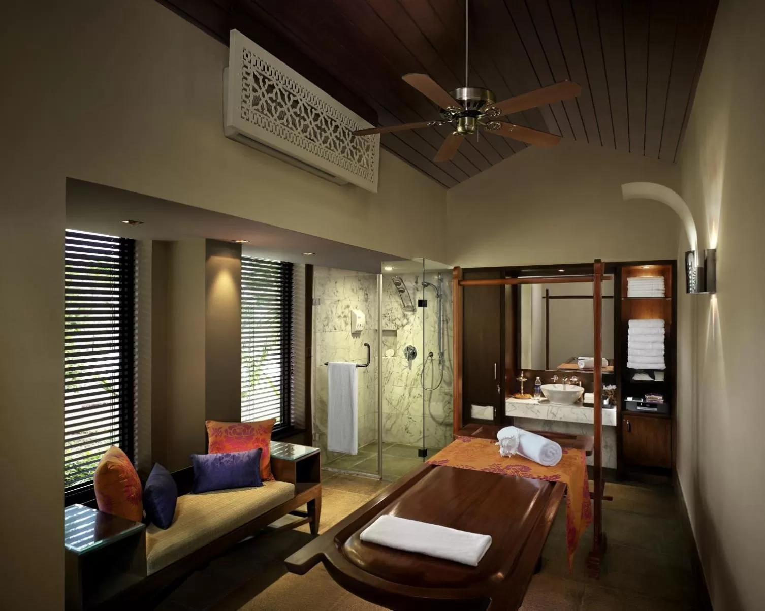 Spa and wellness centre/facilities, Bed in The Leela Kovalam, A Raviz Hotel
