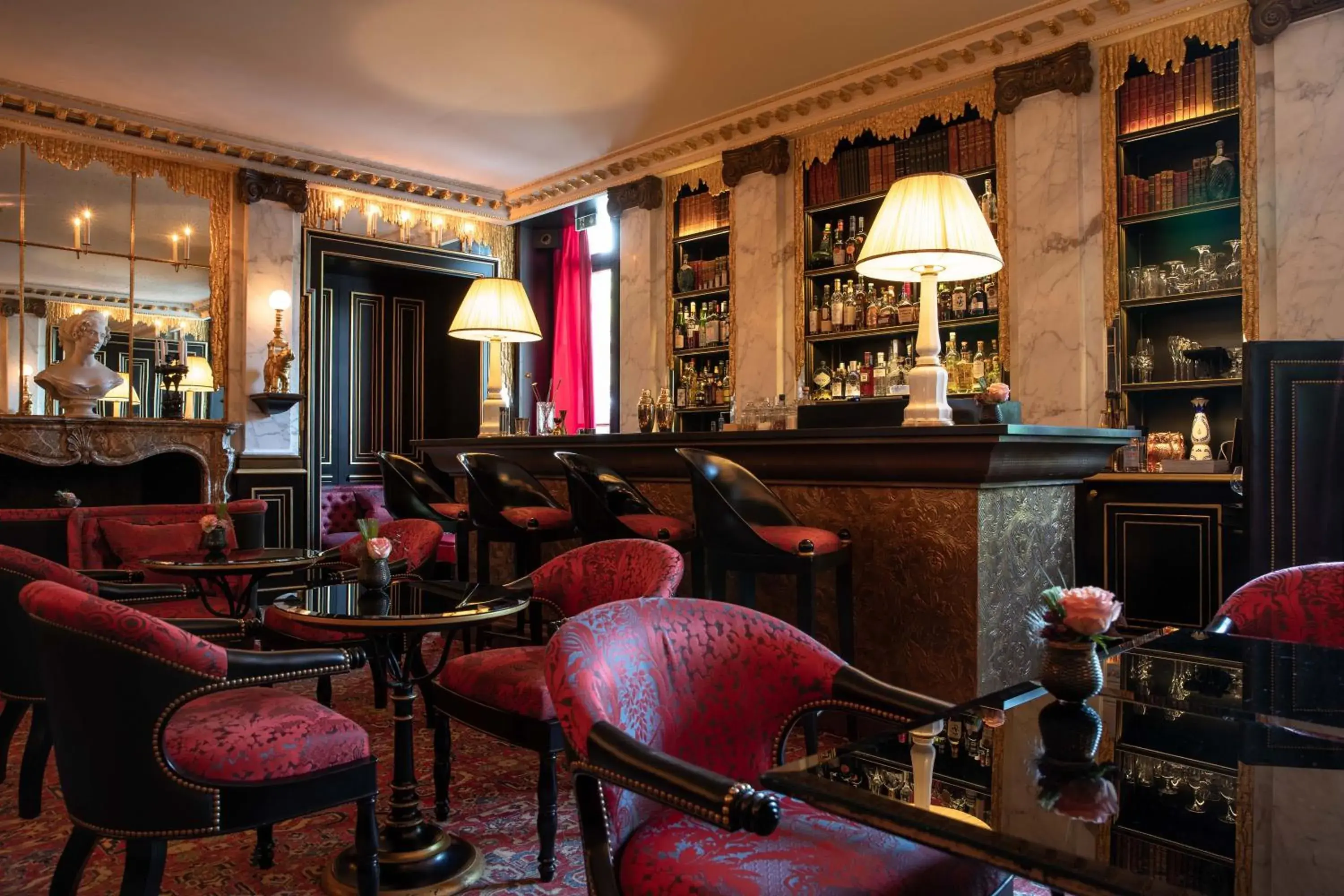 Restaurant/places to eat, Lounge/Bar in La Réserve Paris Hotel & Spa
