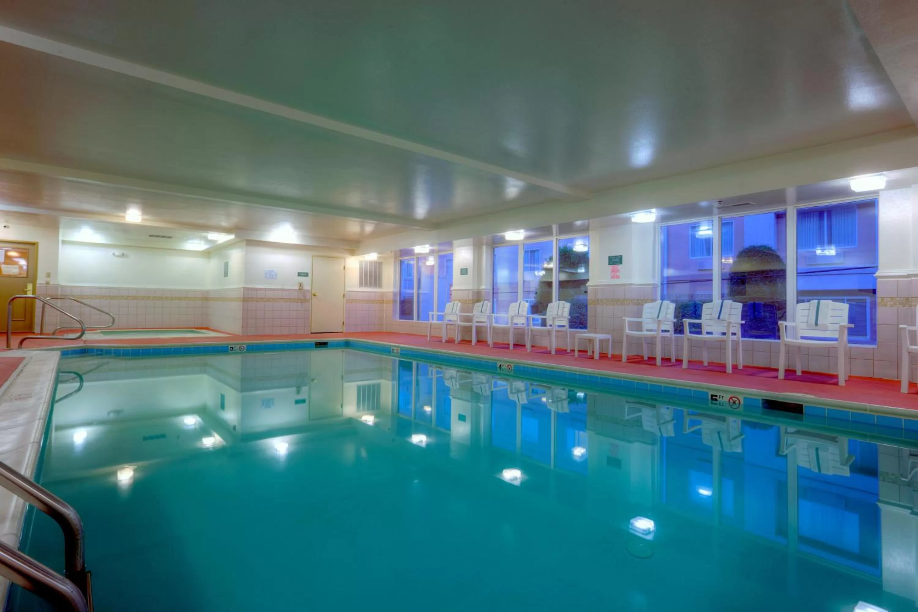 Swimming pool in Country Inn & Suites by Radisson, Chester, VA