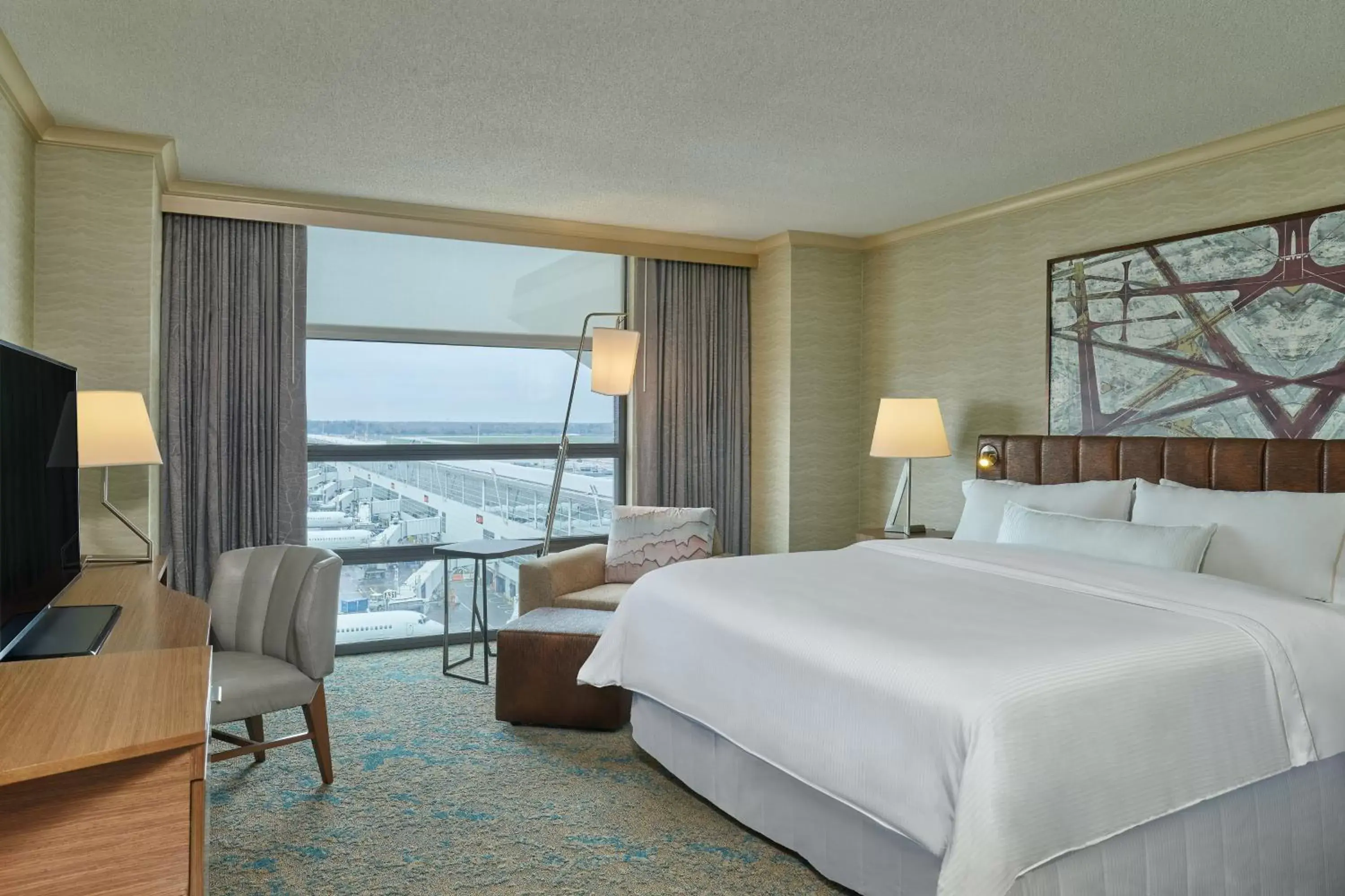 Photo of the whole room, Bed in The Westin Detroit Metropolitan Airport