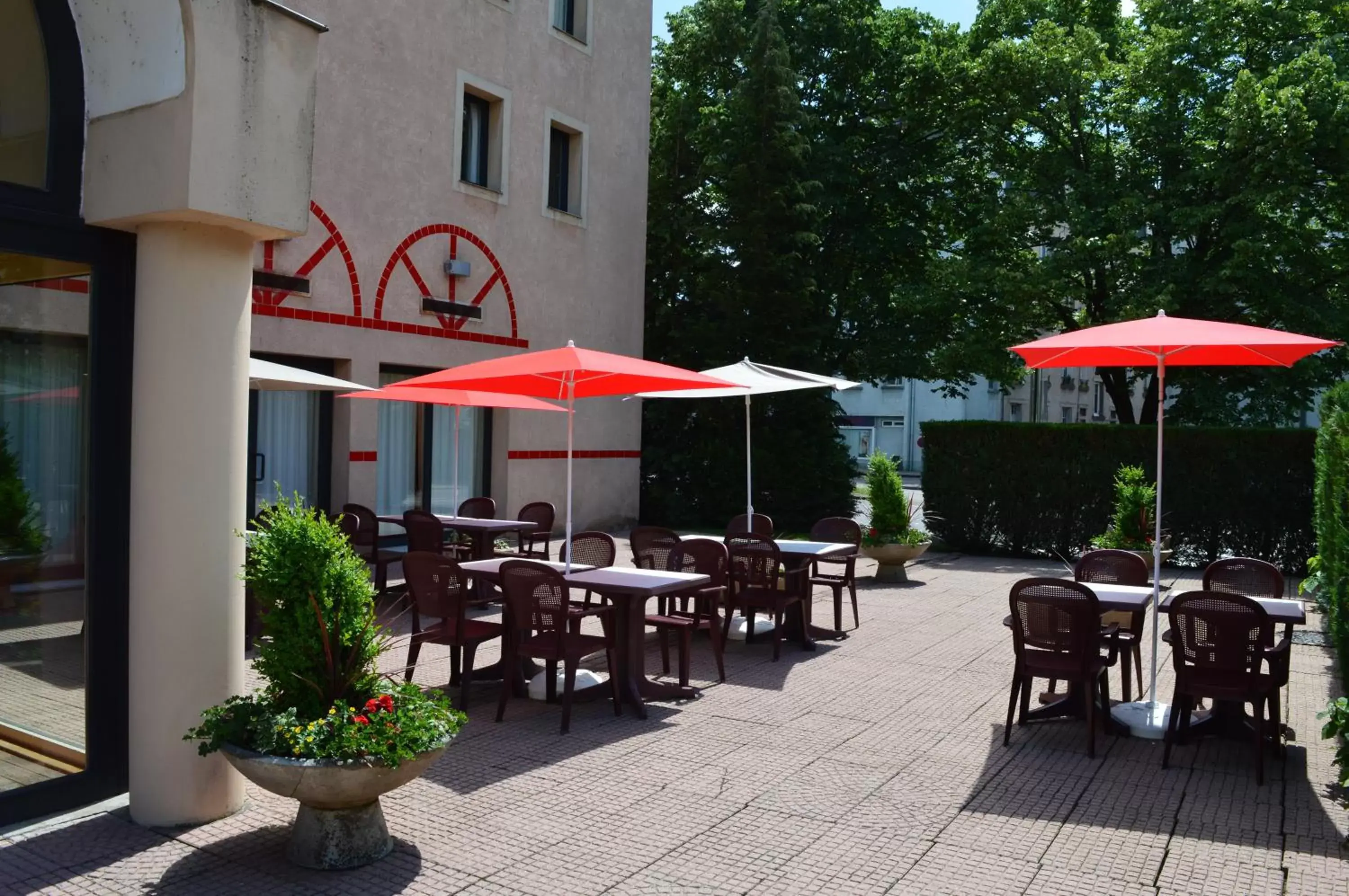 Patio, Restaurant/Places to Eat in ibis Epinal Centre