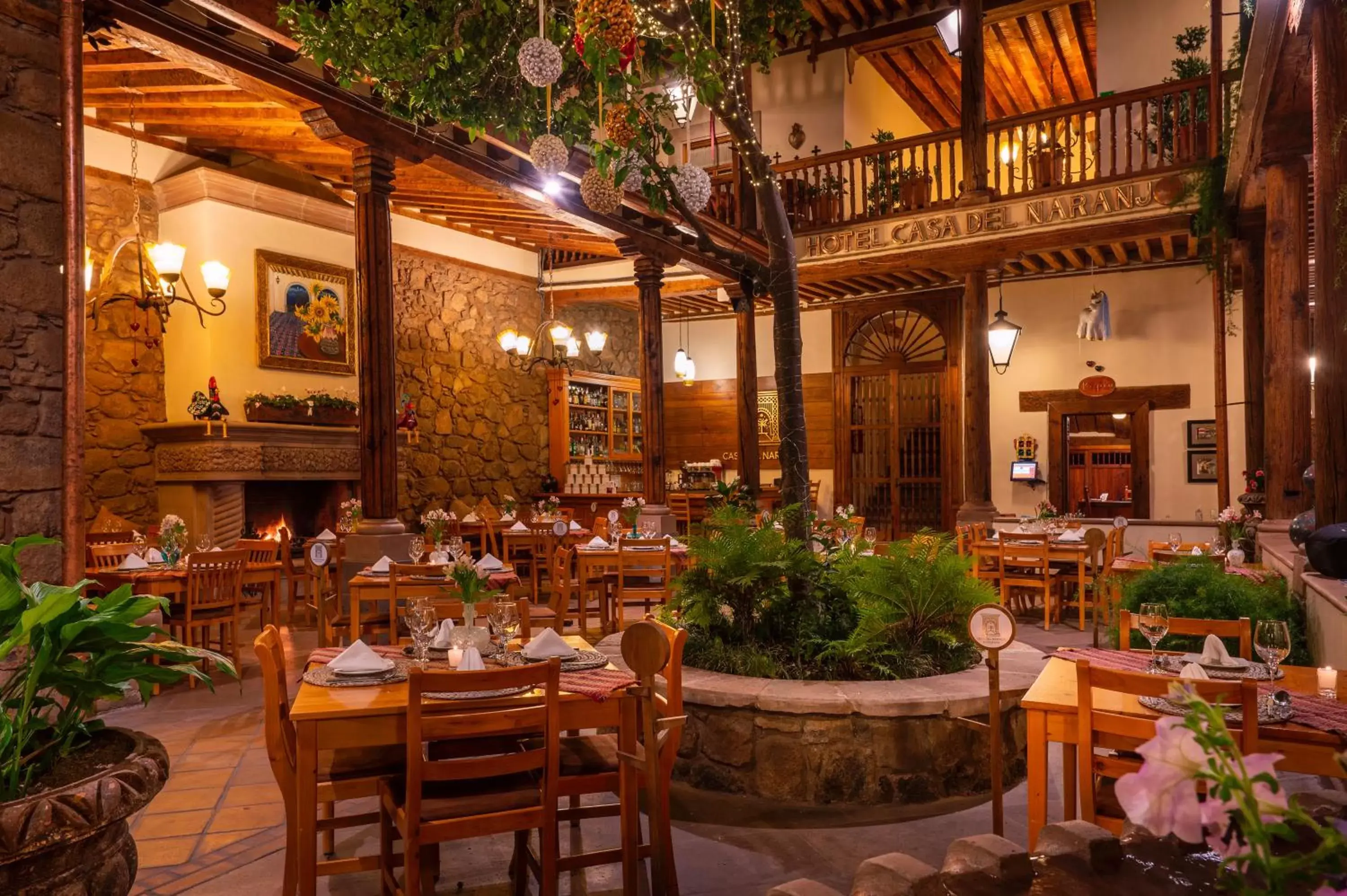 Restaurant/Places to Eat in Hotel Casa del Naranjo