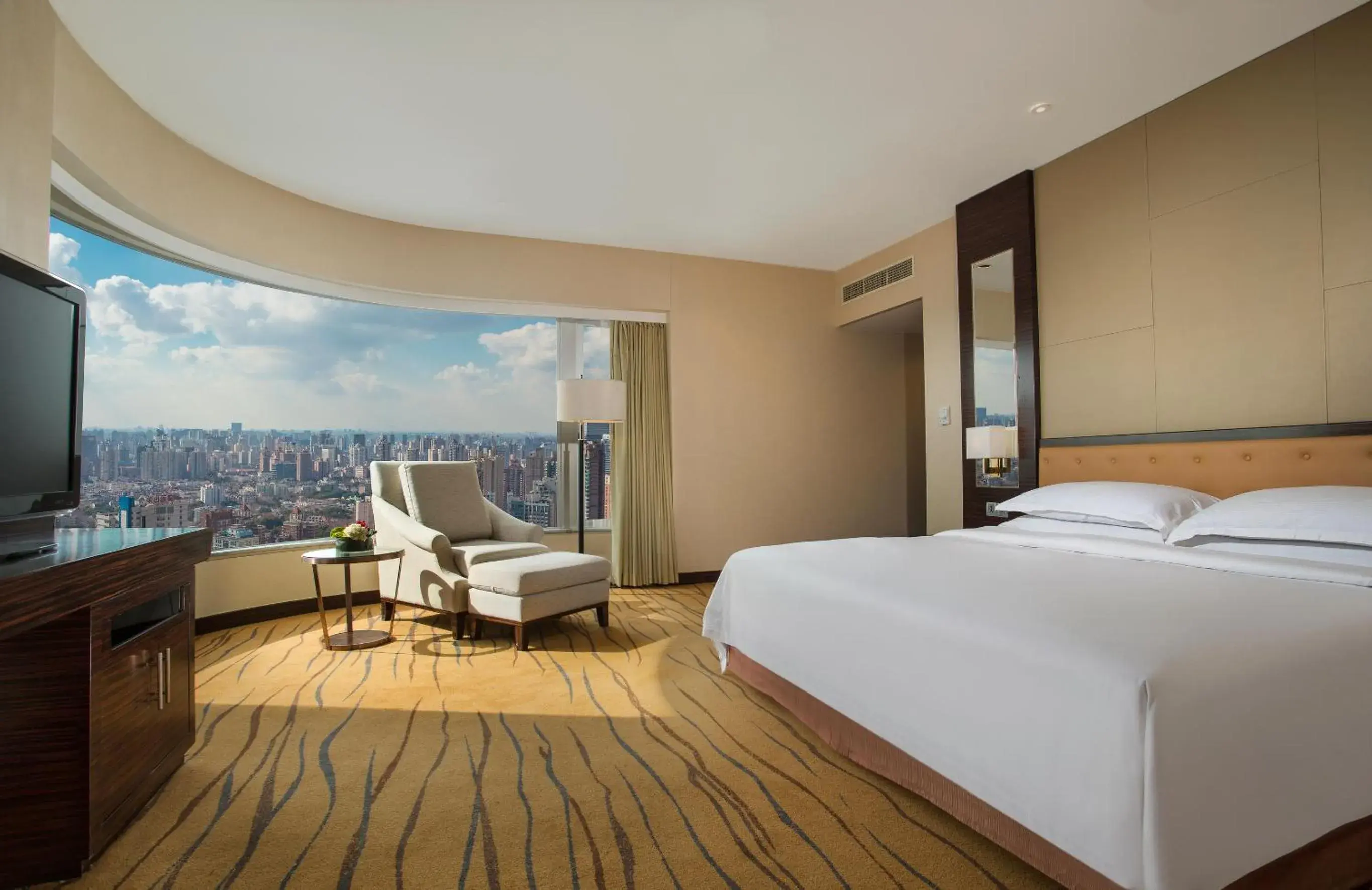 Photo of the whole room, Bed in The Kunlun Jing An Photo of the whole room, Bed in The Kunlun Jing An