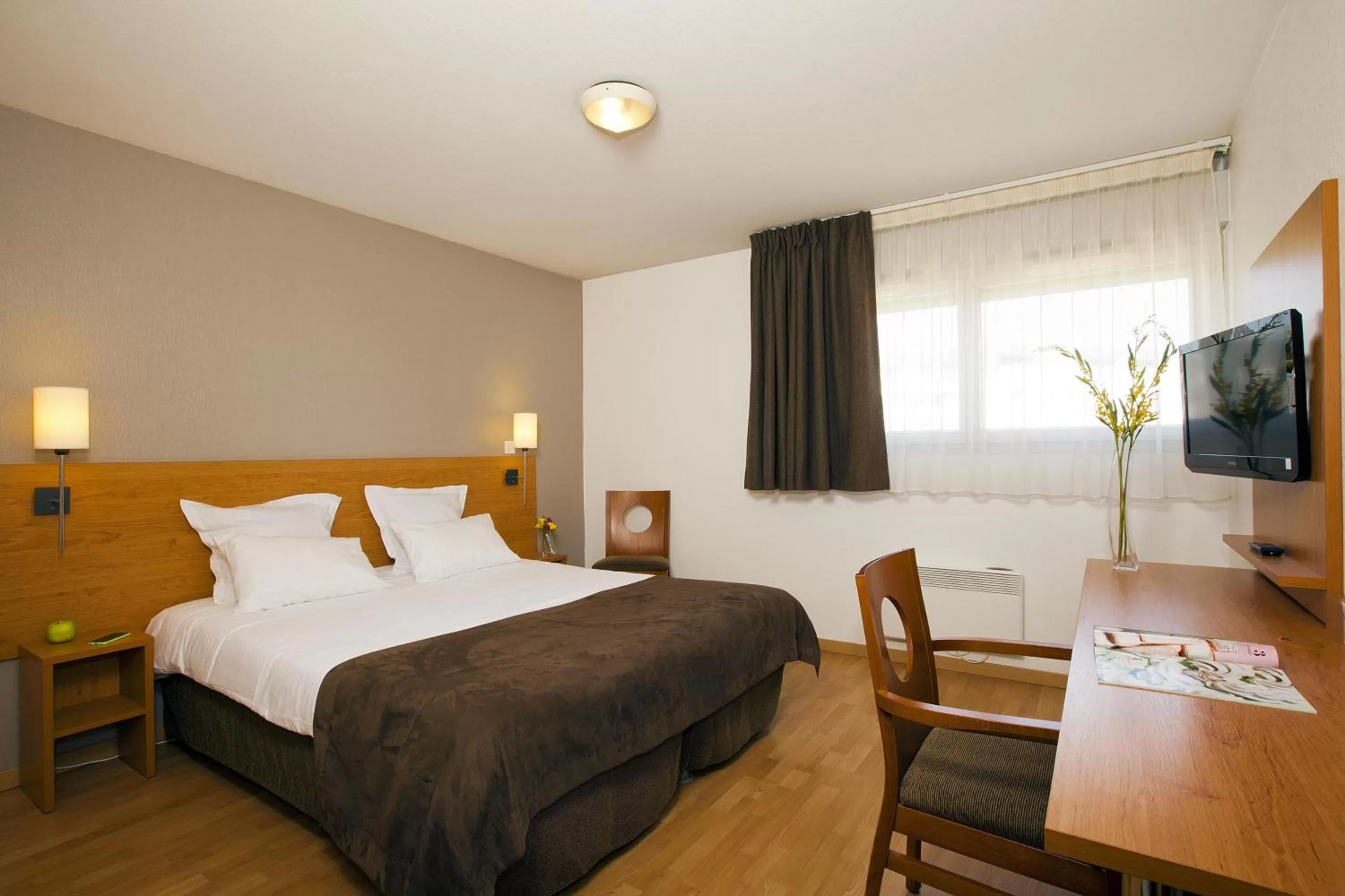 Photo of the whole room, Bed in Séjours & Affaires Nantes Ducs De Bretagne