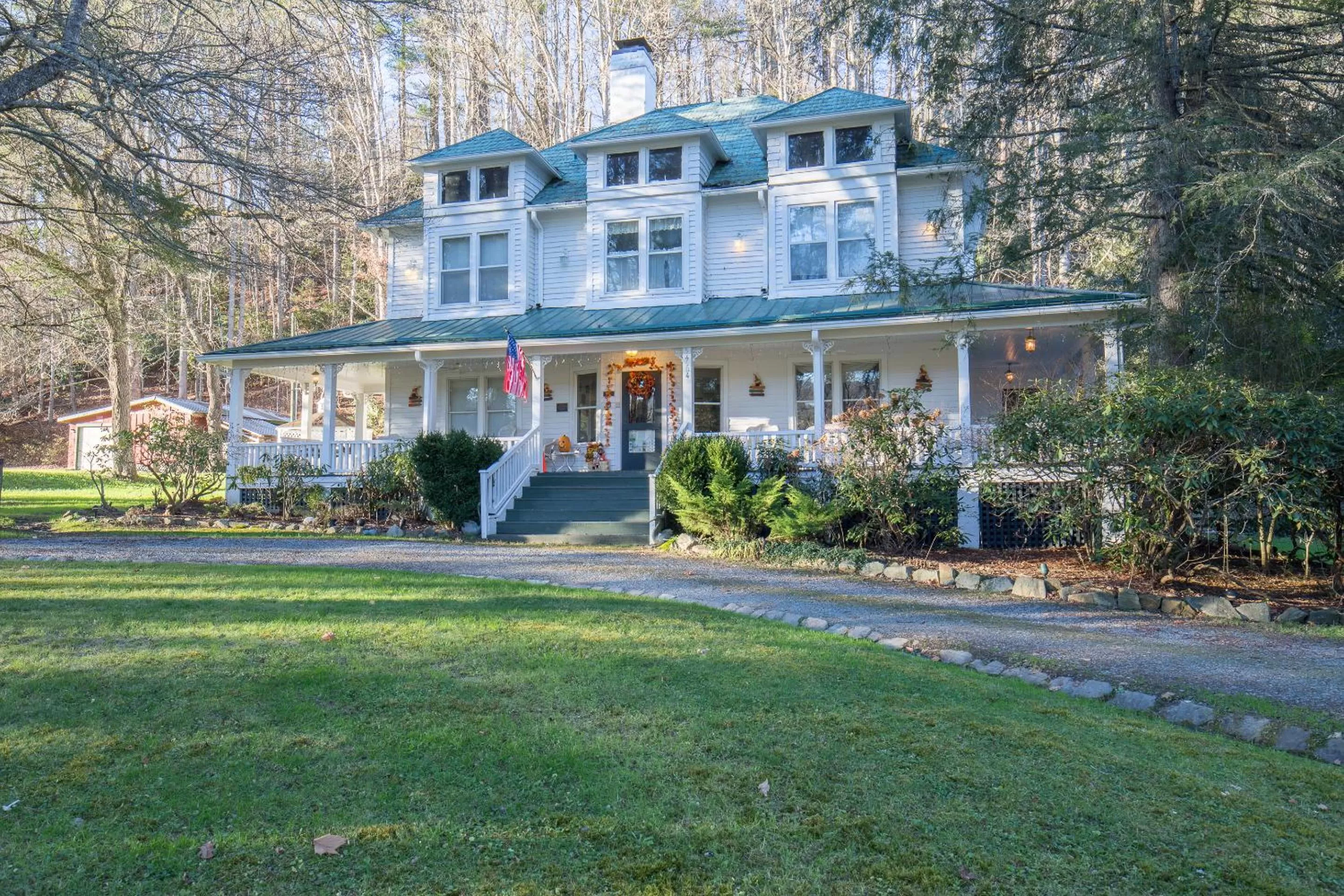 Facade/entrance, Property Building in Taylor House Inn