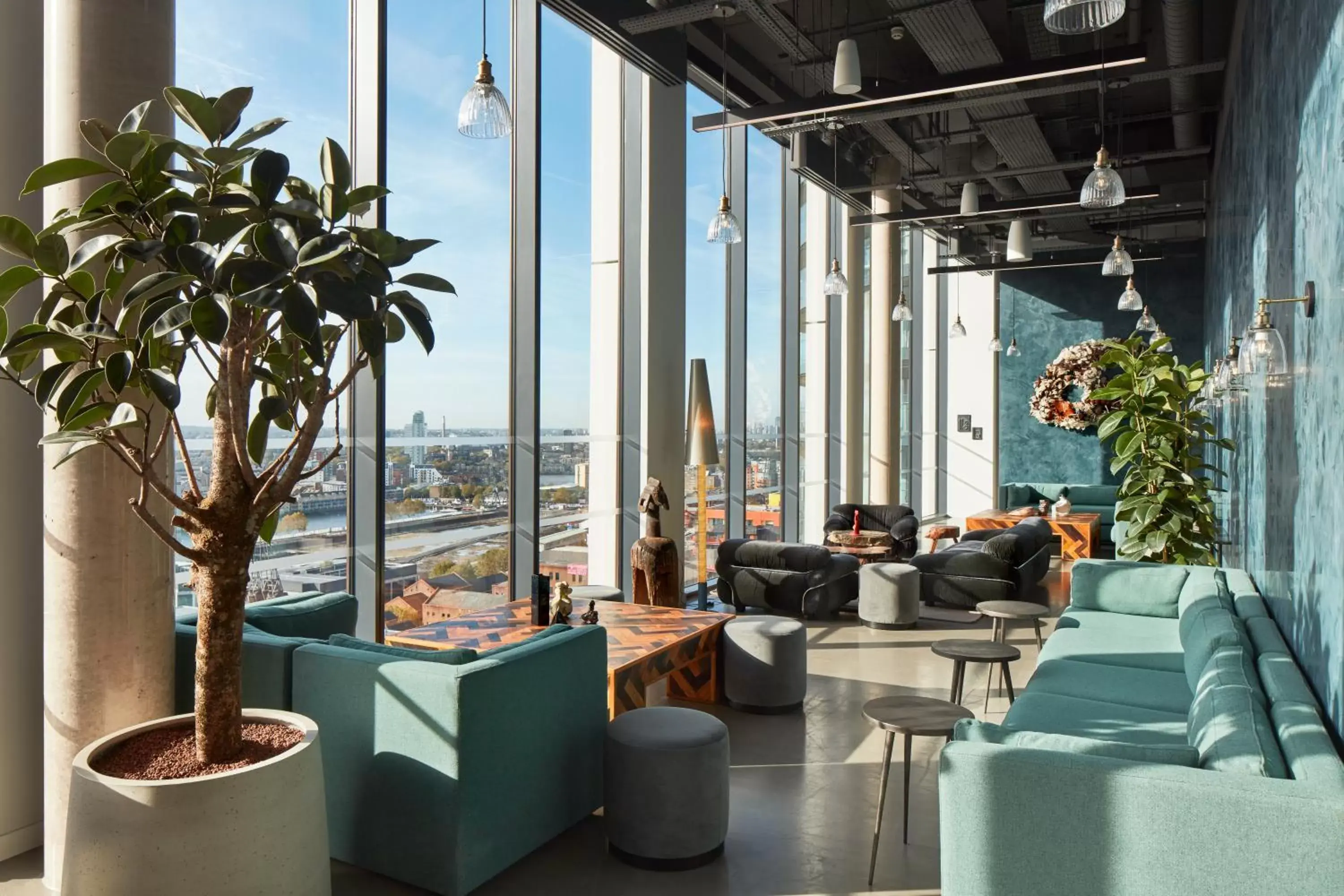 Lounge or bar in The Collective Canary Wharf