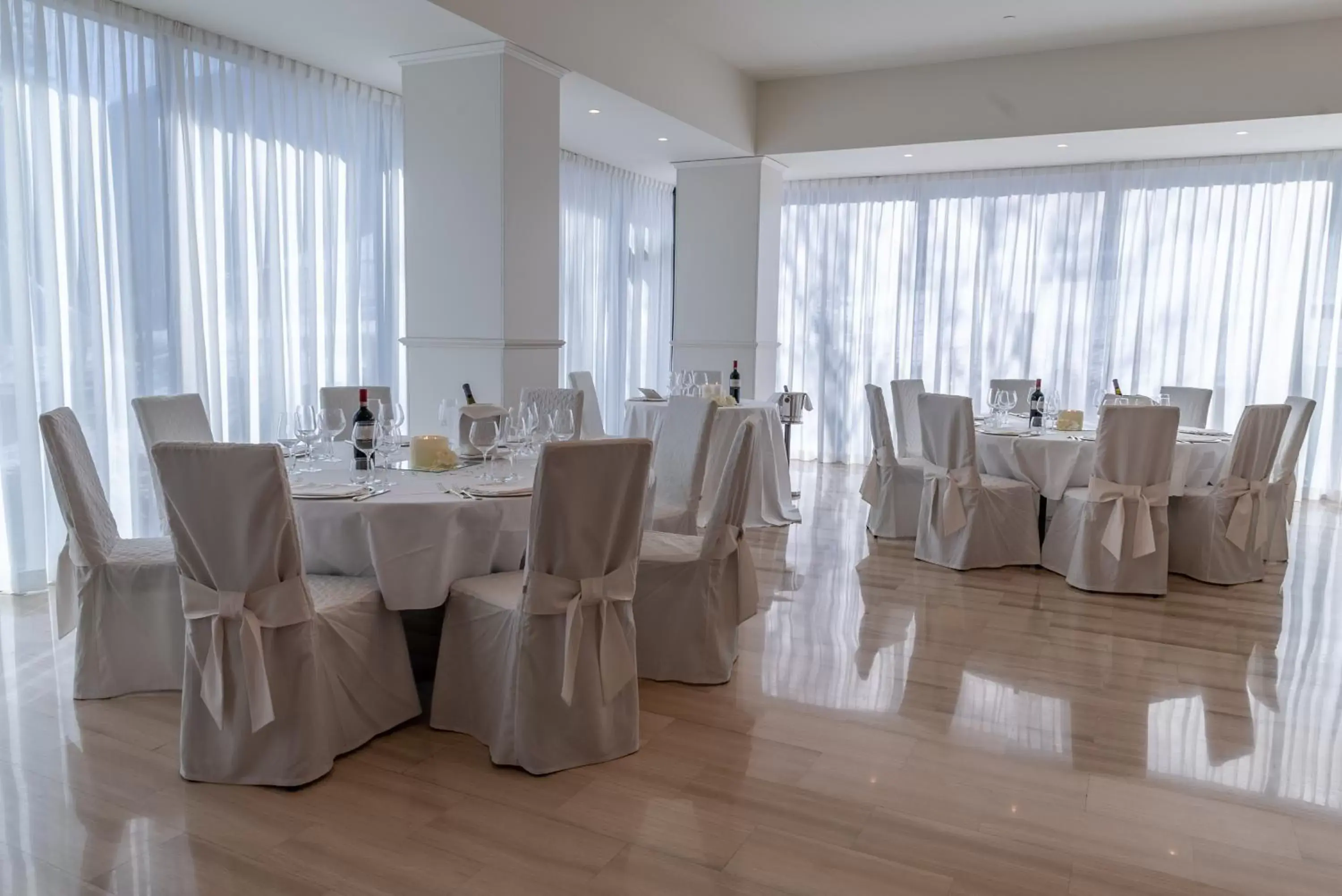 Restaurant/places to eat, Banquet Facilities in Cristallo Club
