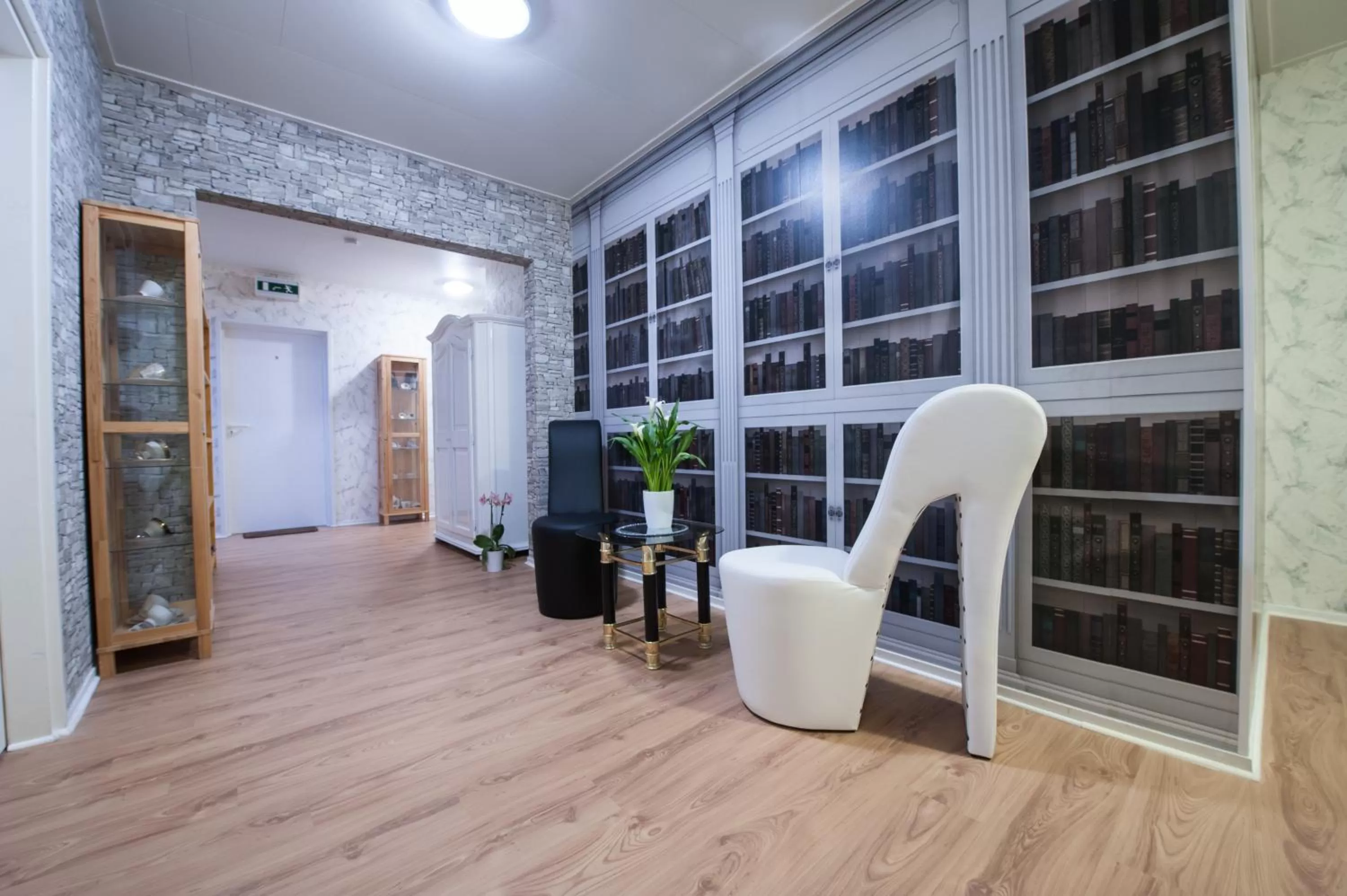 Library in Hotel Forsthaus Sellin