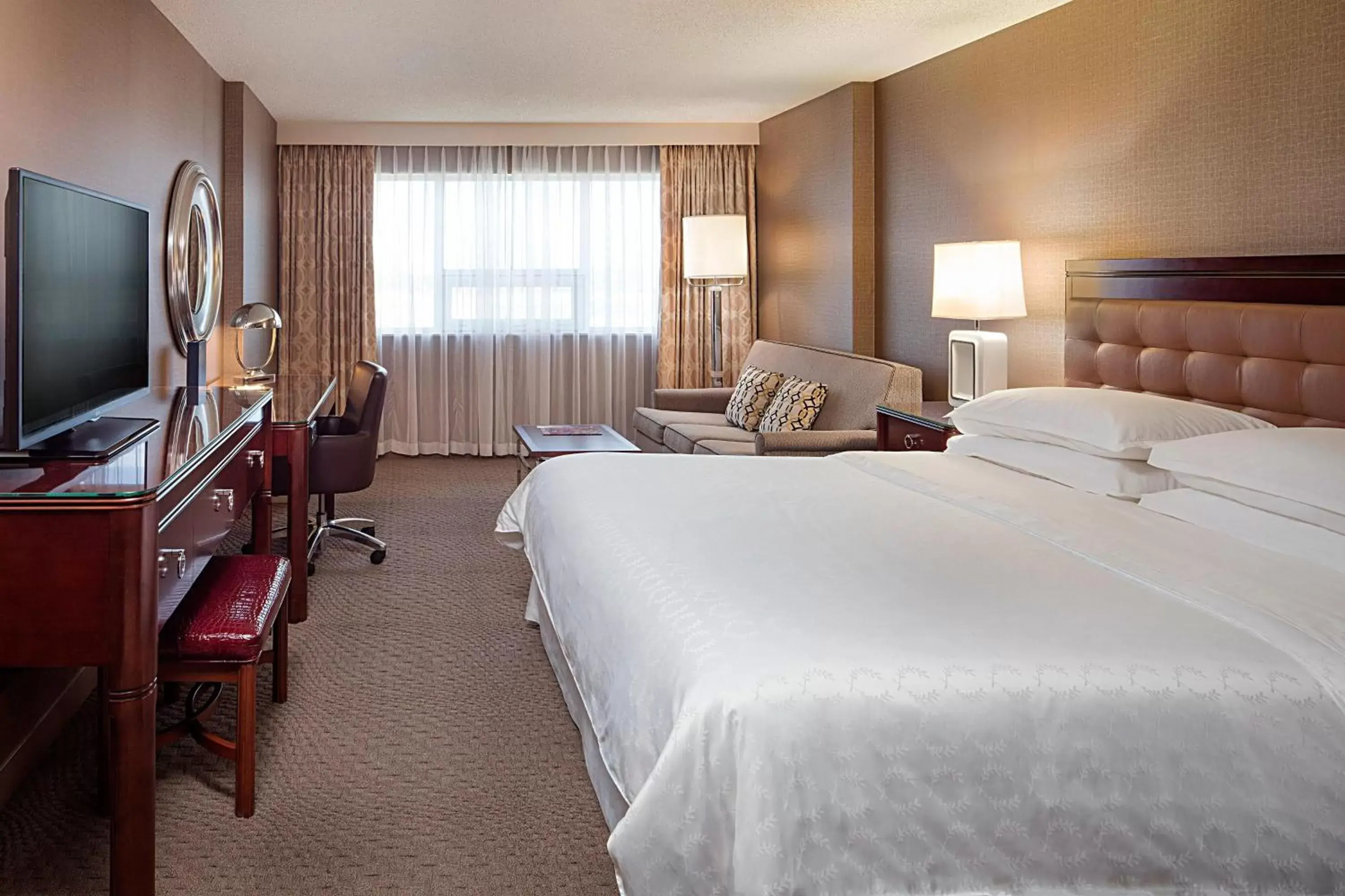 Photo of the whole room in Sheraton Cavalier Calgary Hotel