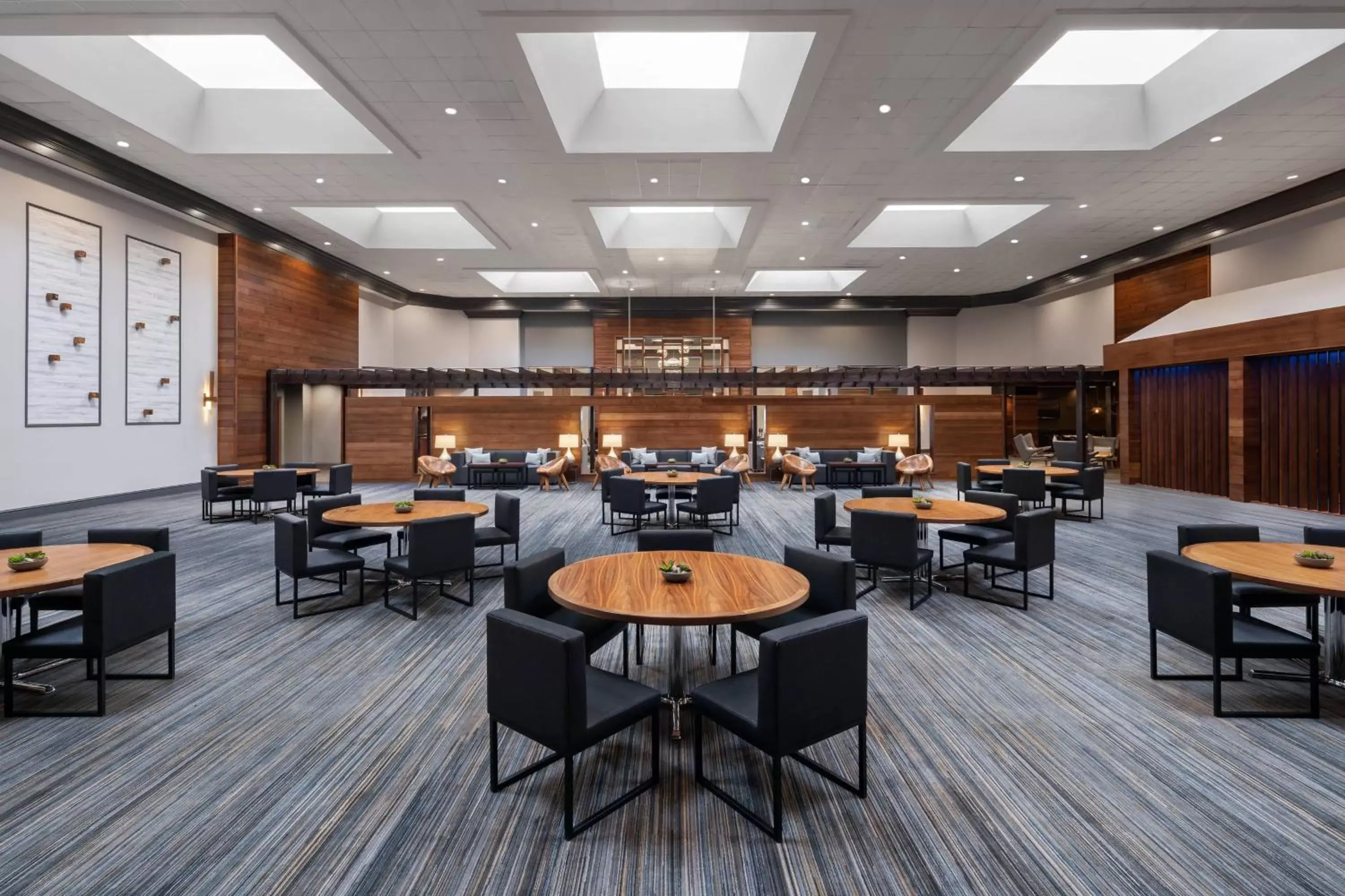 Meeting/conference room, Restaurant/Places to Eat in Cleveland Marriott East