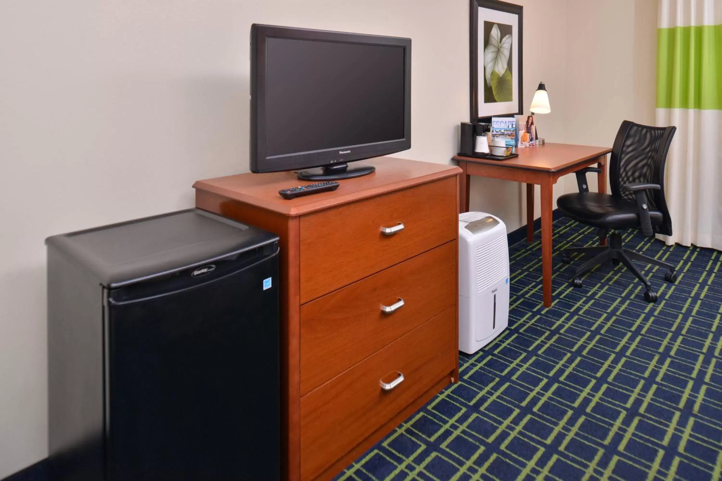Photo of the whole room, TV/Entertainment Center in Fairfield Inn and Suites Gulfport / Biloxi