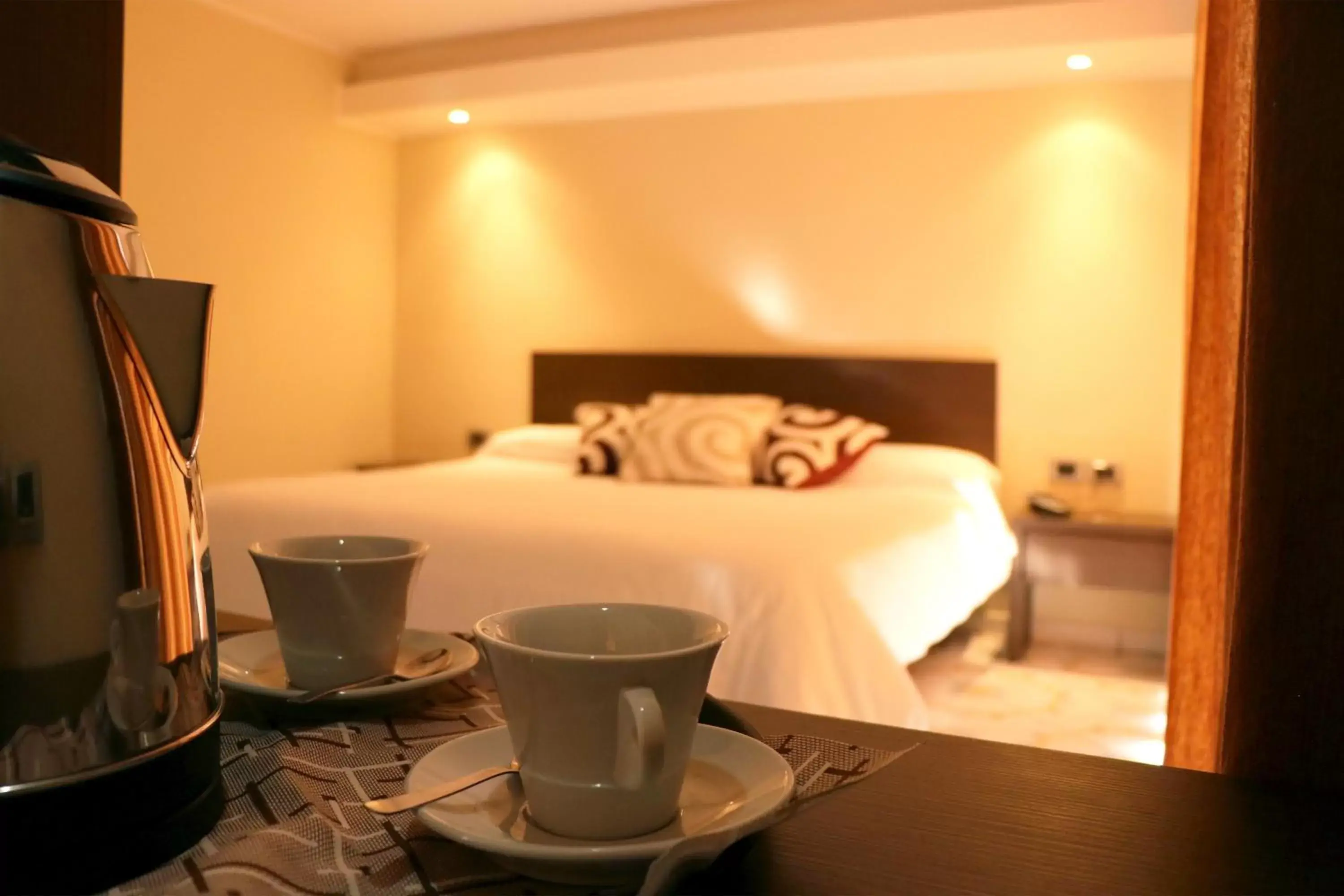 Coffee/tea facilities, Bed in Hotel Ancora