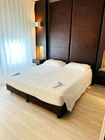 Bedroom, Bed in Wall Art Hotel & Residence