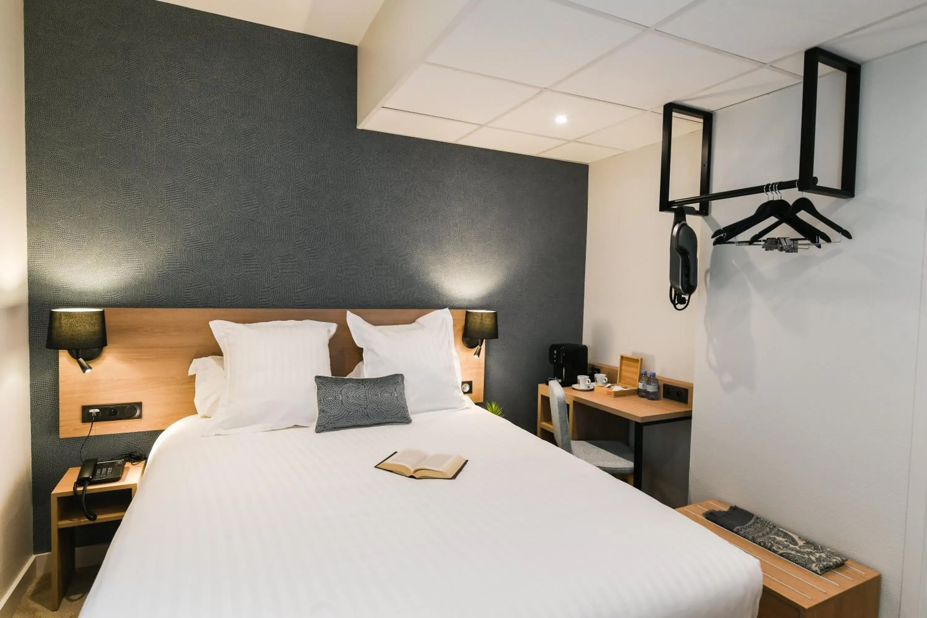 Bedroom, Bed in Best Western Plus Le Havre Centre Gare