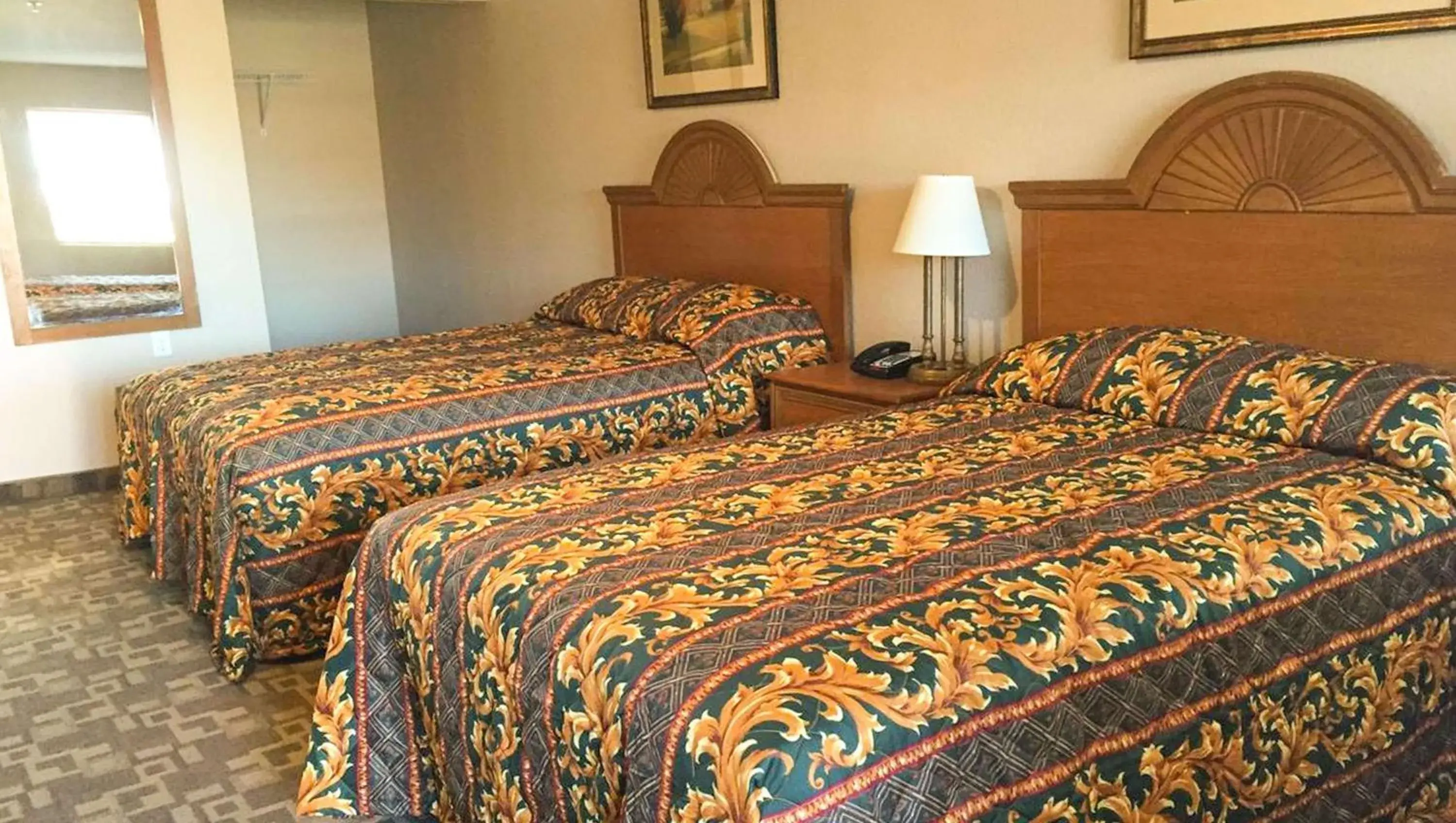 Photo of the whole room, Bed in BUDGET INN ARDMORE