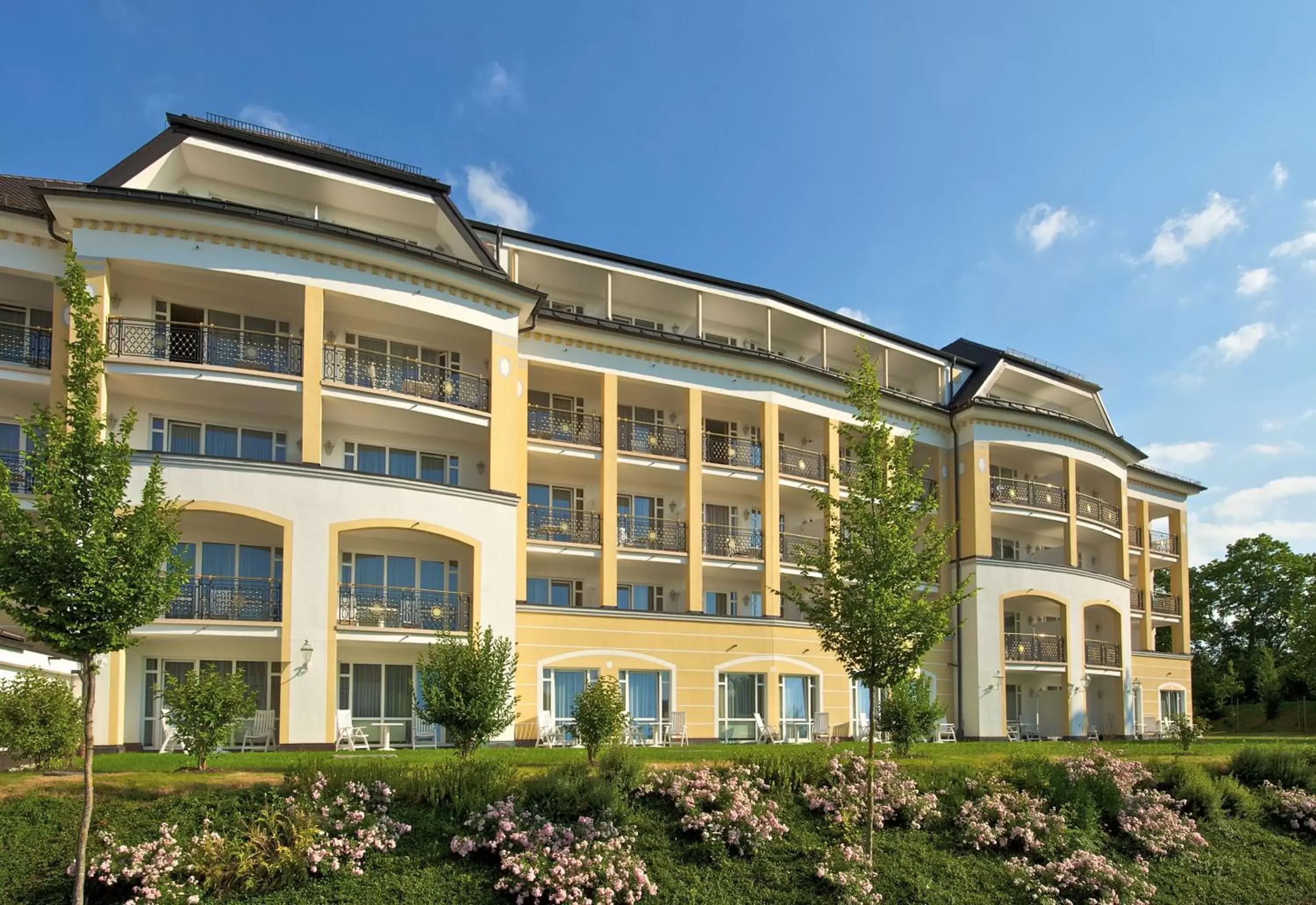 Facade/entrance, Property Building in Steigenberger Hotel Der Sonnenhof