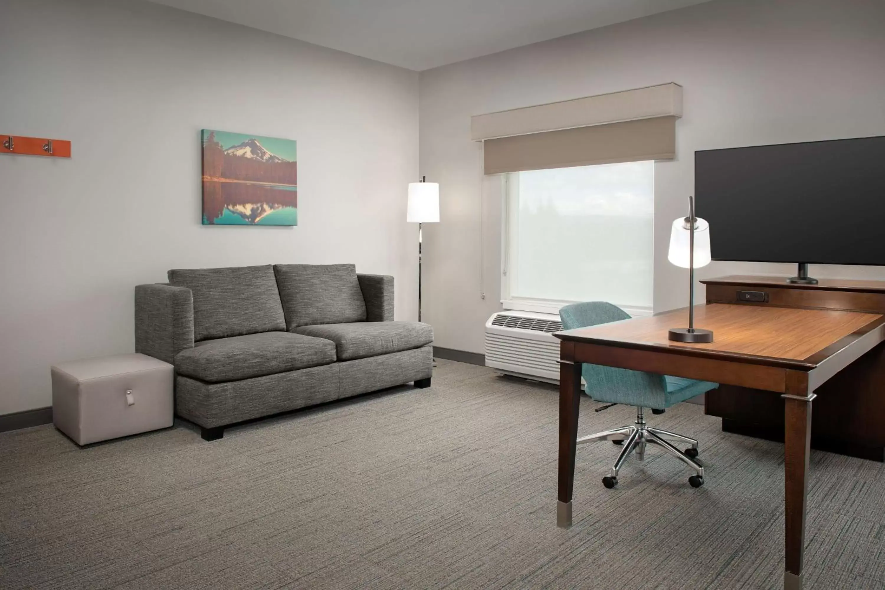 Bedroom, Seating Area in Hampton Inn & Suites Portland/Hillsboro-Evergreen Park