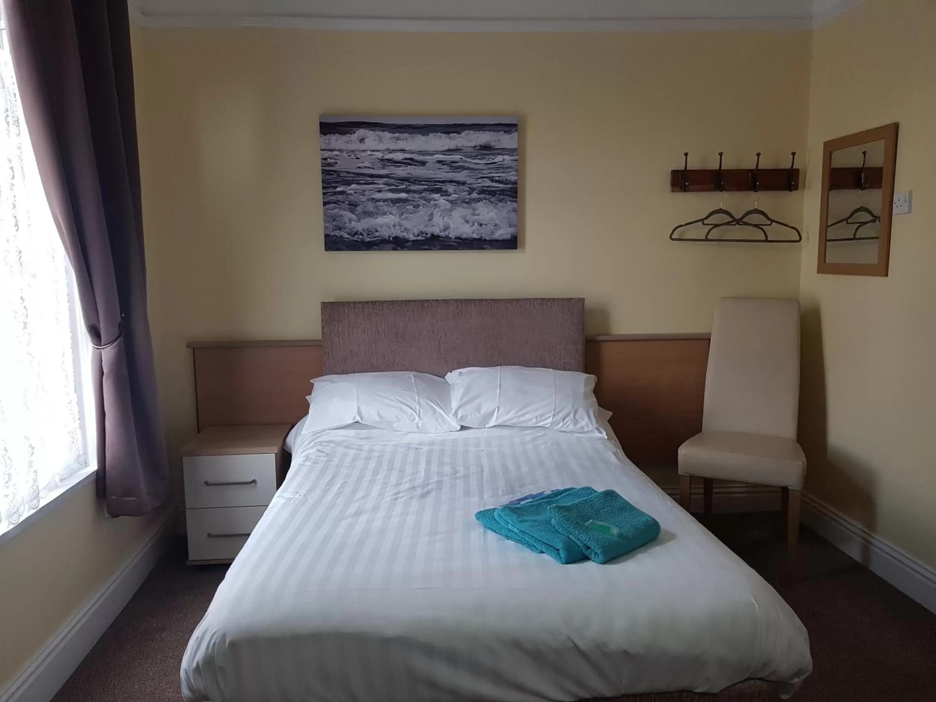 Standard Queen Room in The Beacon Hotel Standard Queen Room in The Beacon Hotel