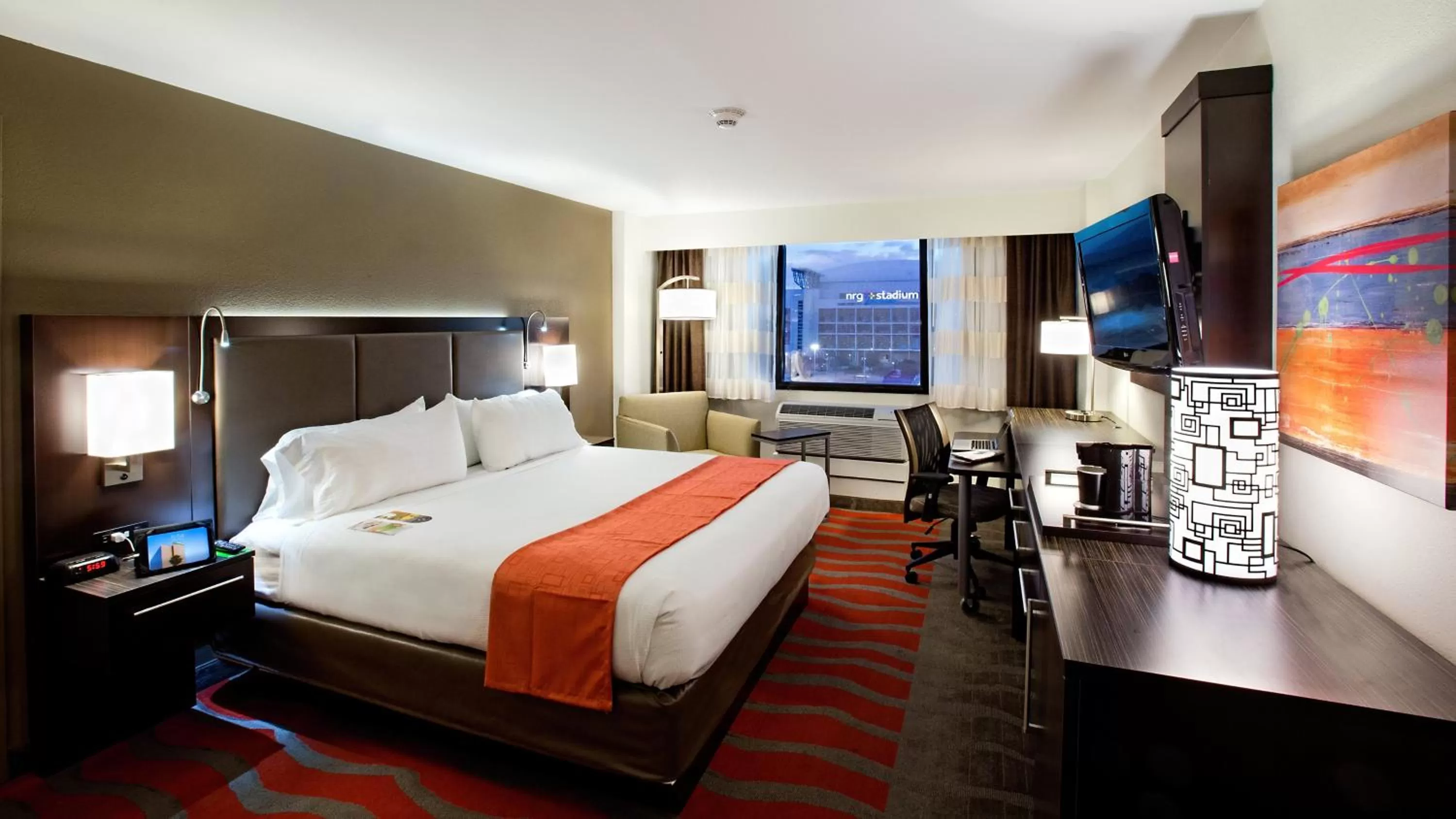 Photo of the whole room, Bed in Holiday Inn Houston S - NRG Area - Med Ctr by IHG