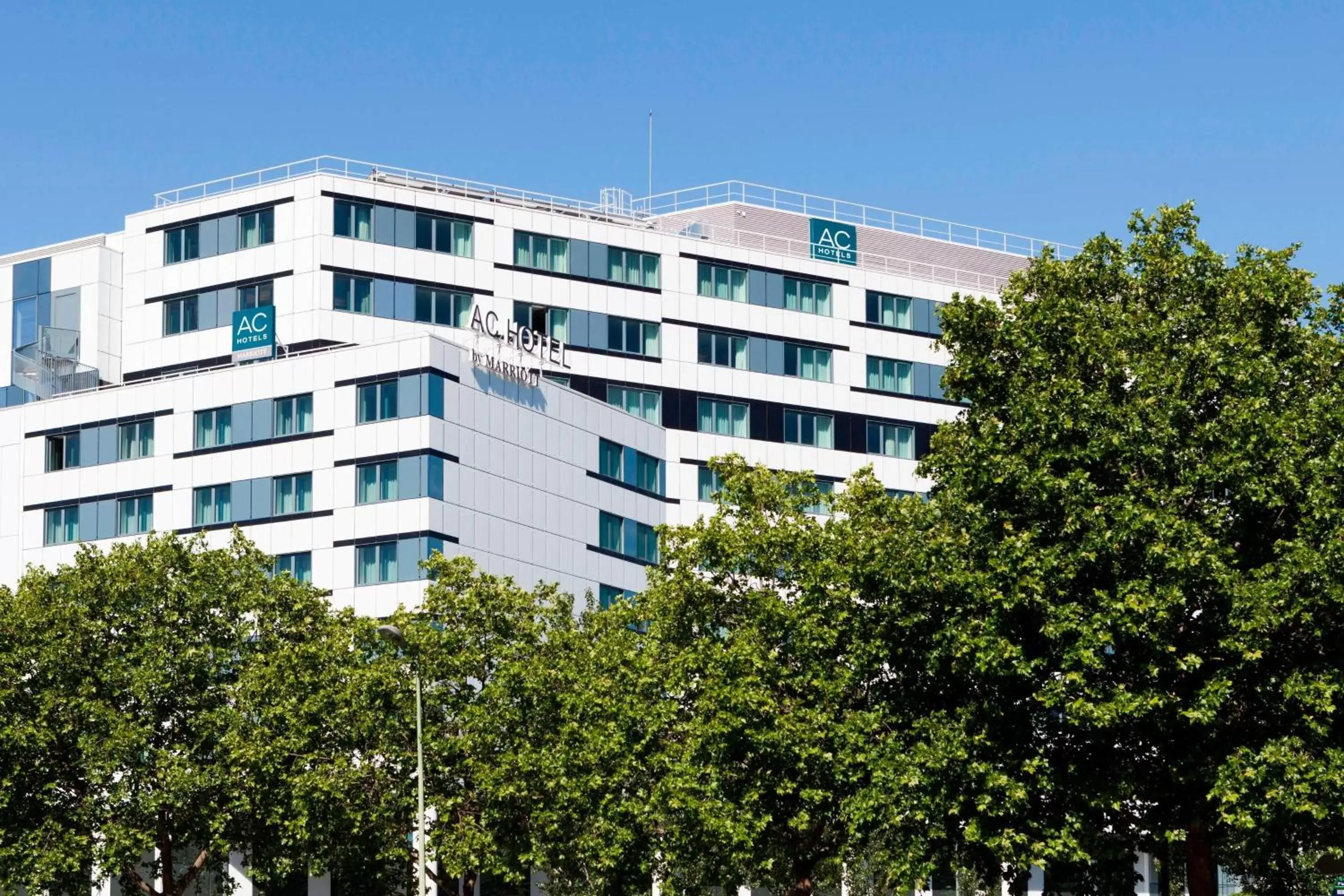 Property Building in AC Hotel Paris Porte Maillot by Marriott