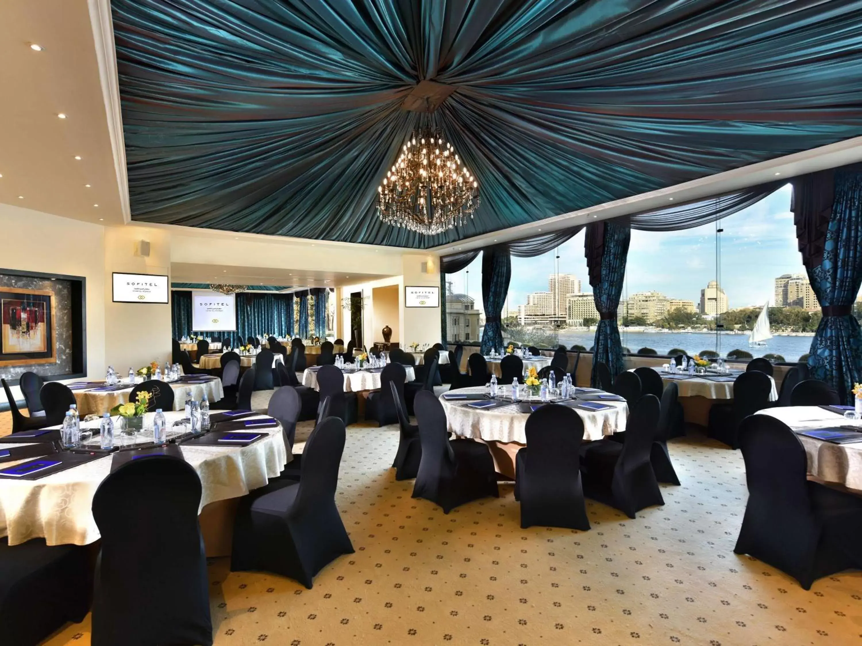 Meeting/conference room, Restaurant/Places to Eat in Sofitel Cairo Nile El Gezirah