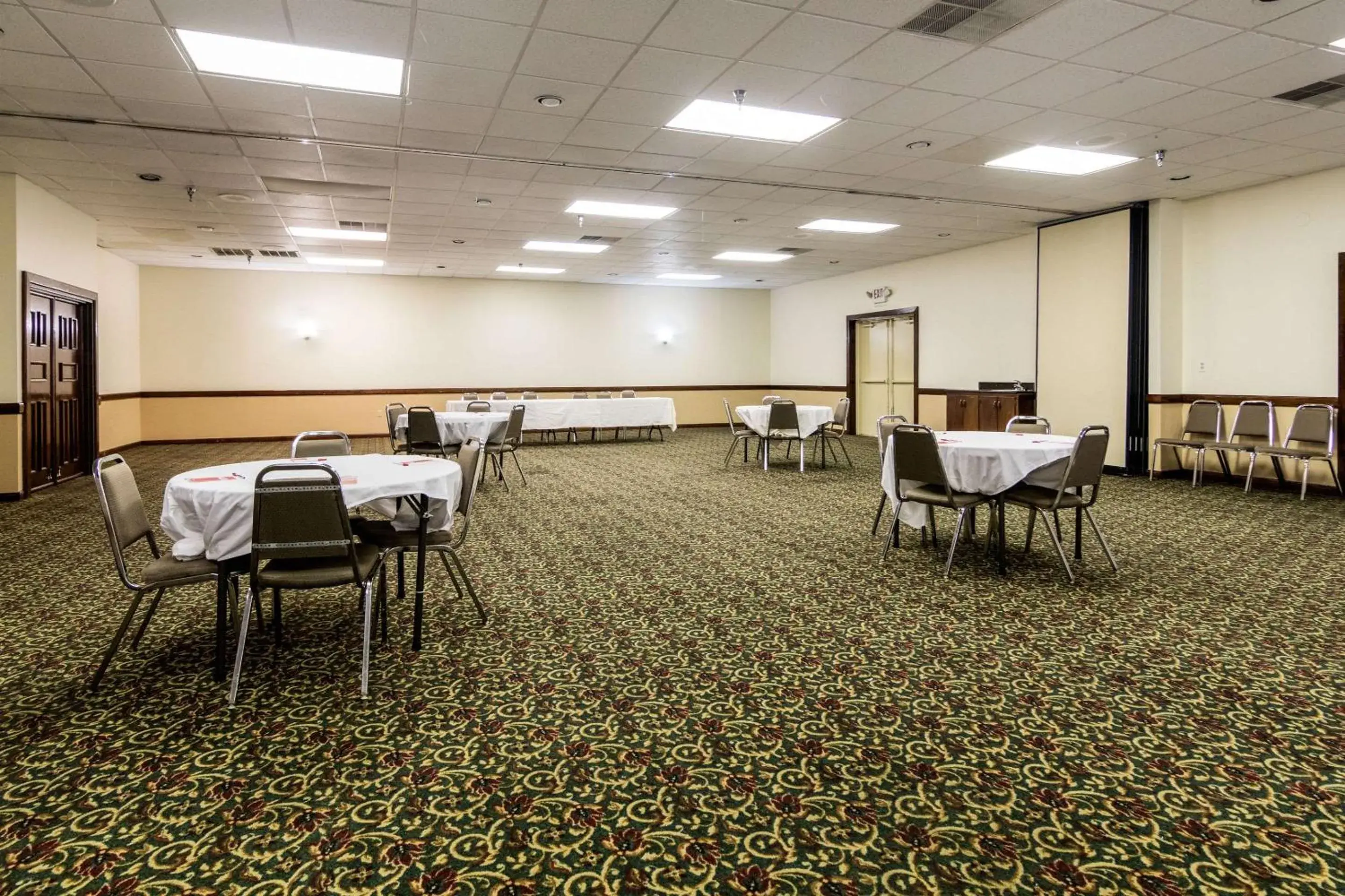 On site, Restaurant/Places to Eat in Econo Lodge Inn & Suites Conference Center Dublin