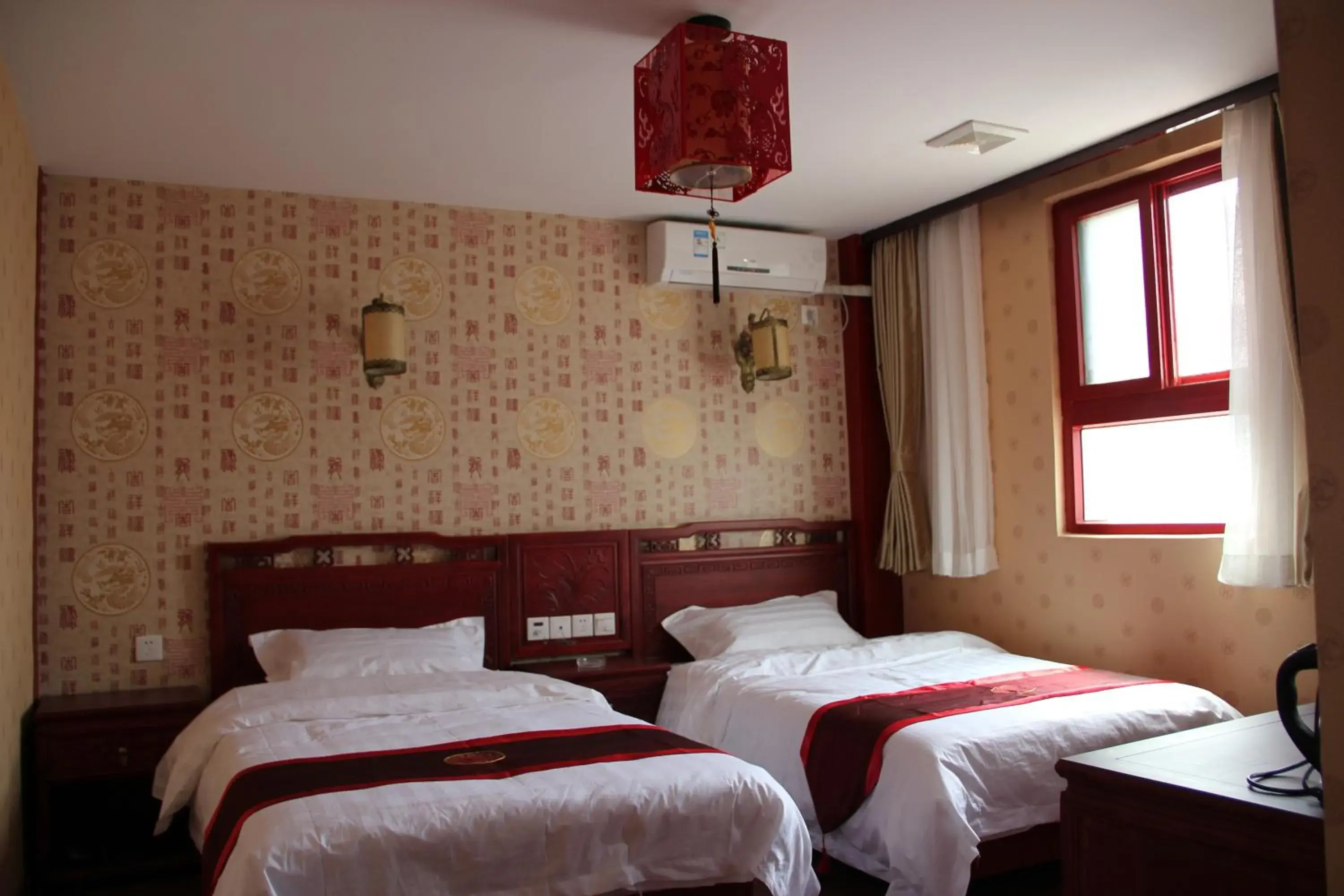 Photo of the whole room, Bed in Qianmen Courtyard Hotel