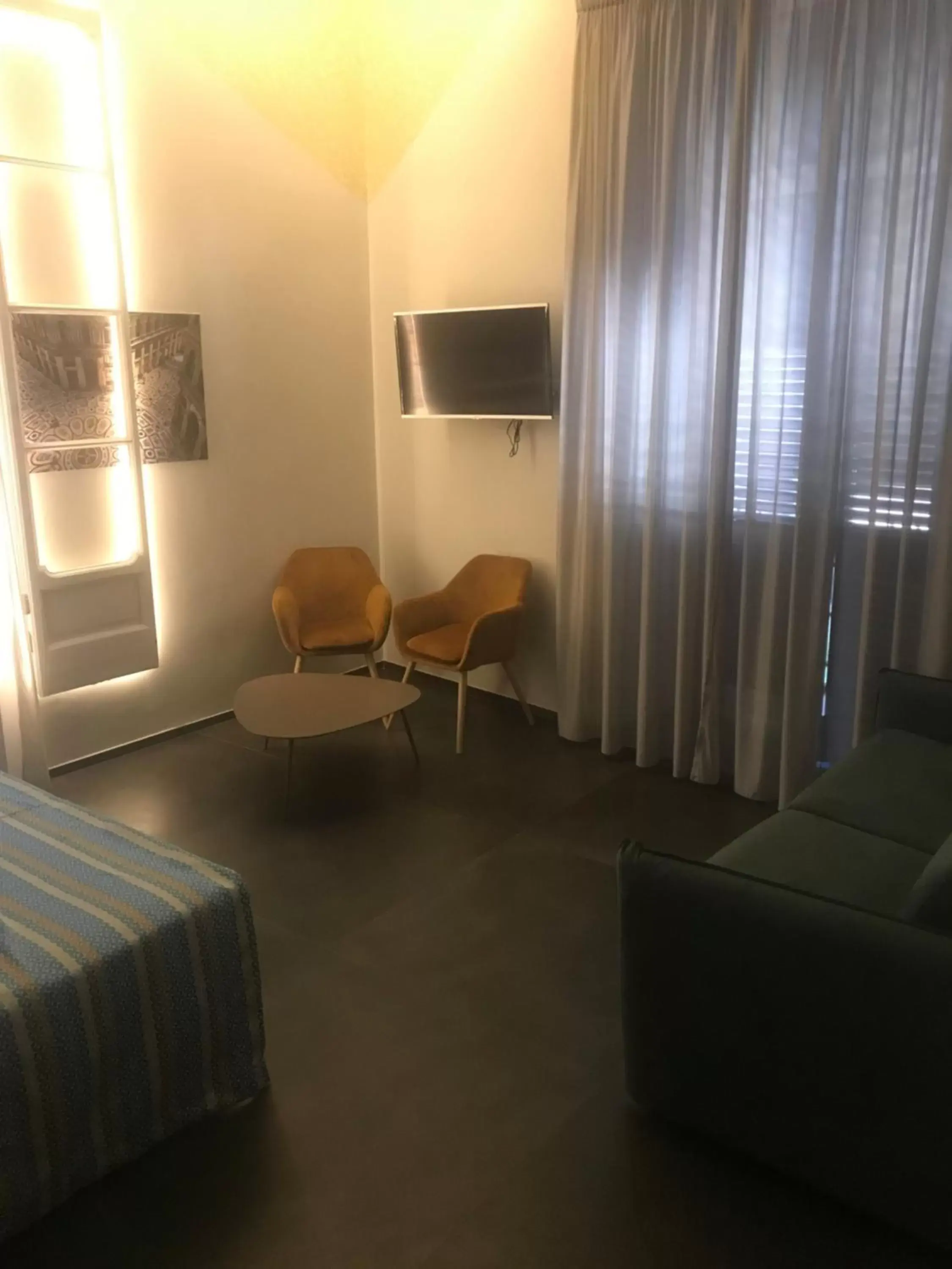 TV/Entertainment Center in Napoli Svelata