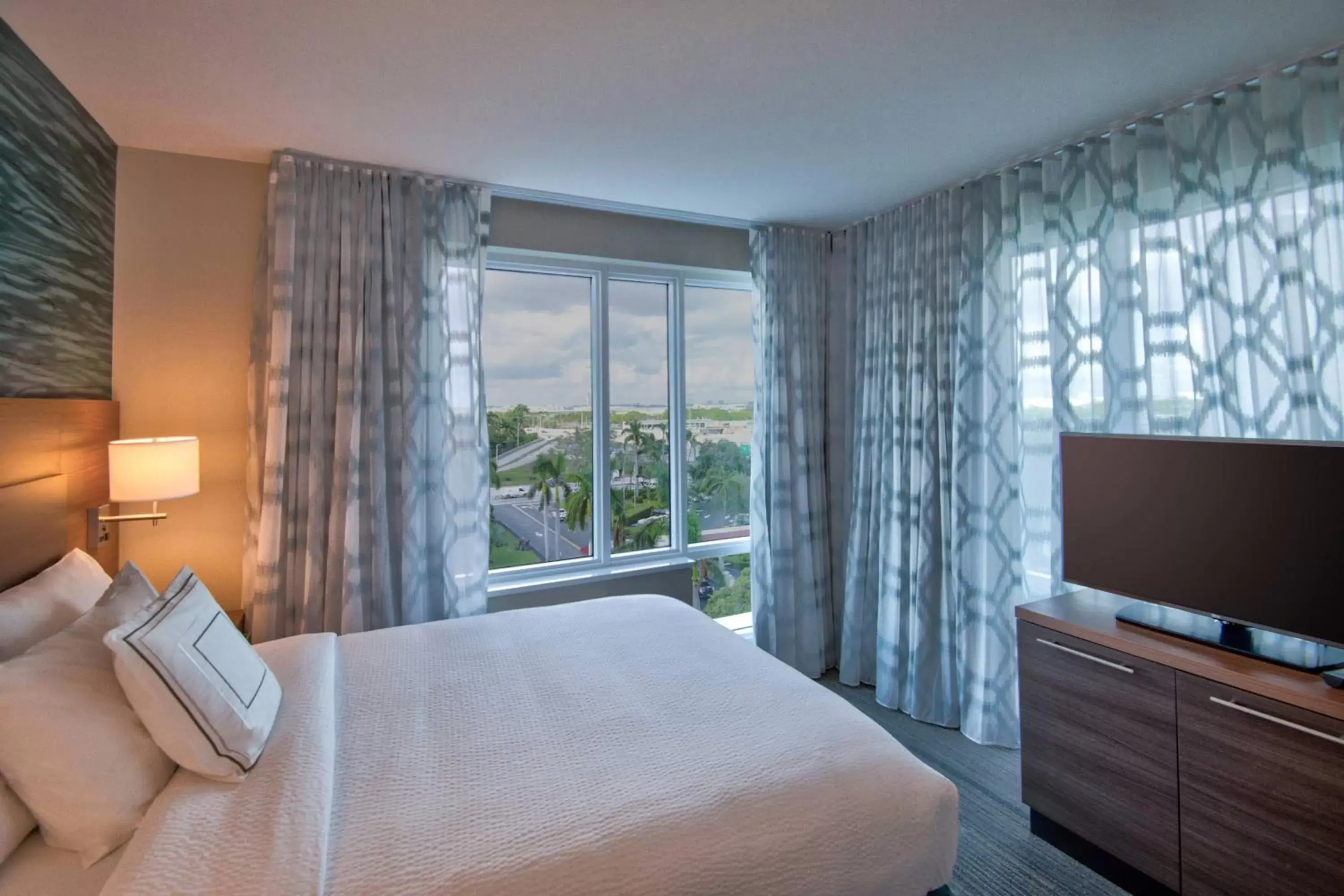 Bedroom, Bed in TownePlace Suites by Marriott Miami Airport
